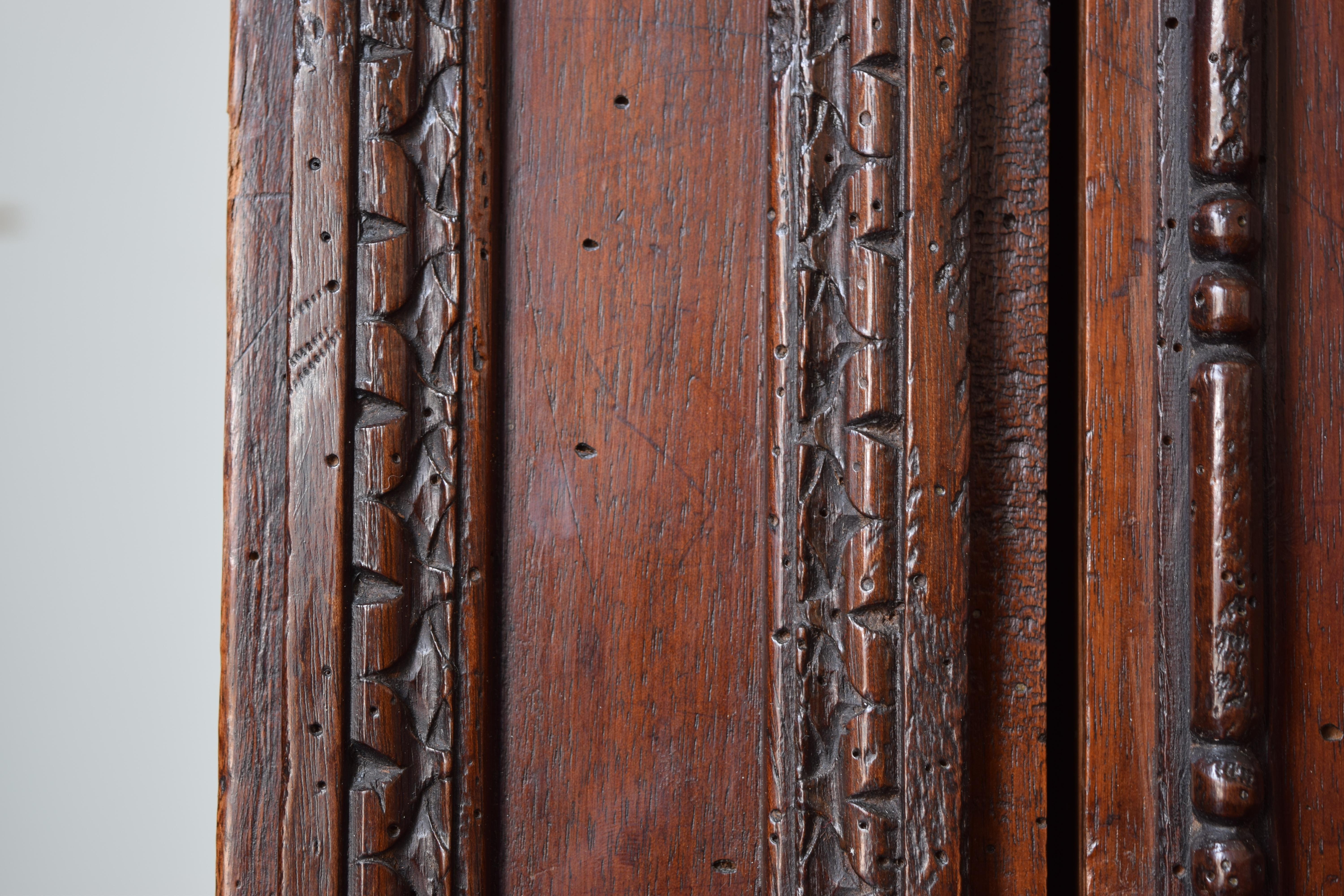 Italie, Toscane, période baroque Crédence à 4 portes en noyer sculpté, vers 1600 en vente 5