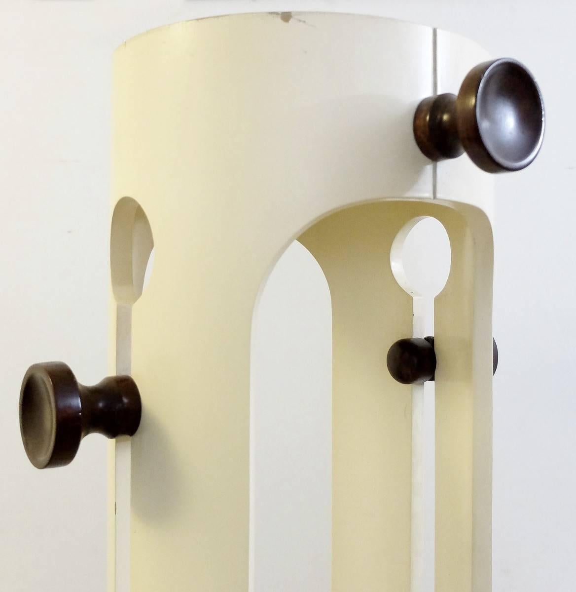 Lacquered Italian TOTEM Shaped Coat Rack Attributed to Carlo De Carli, circa 1960 For Sale