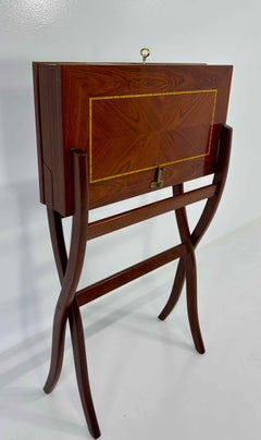 Italian Travel Writing Desk with Fine Veneer and Green Leather, De Baggis Cantù