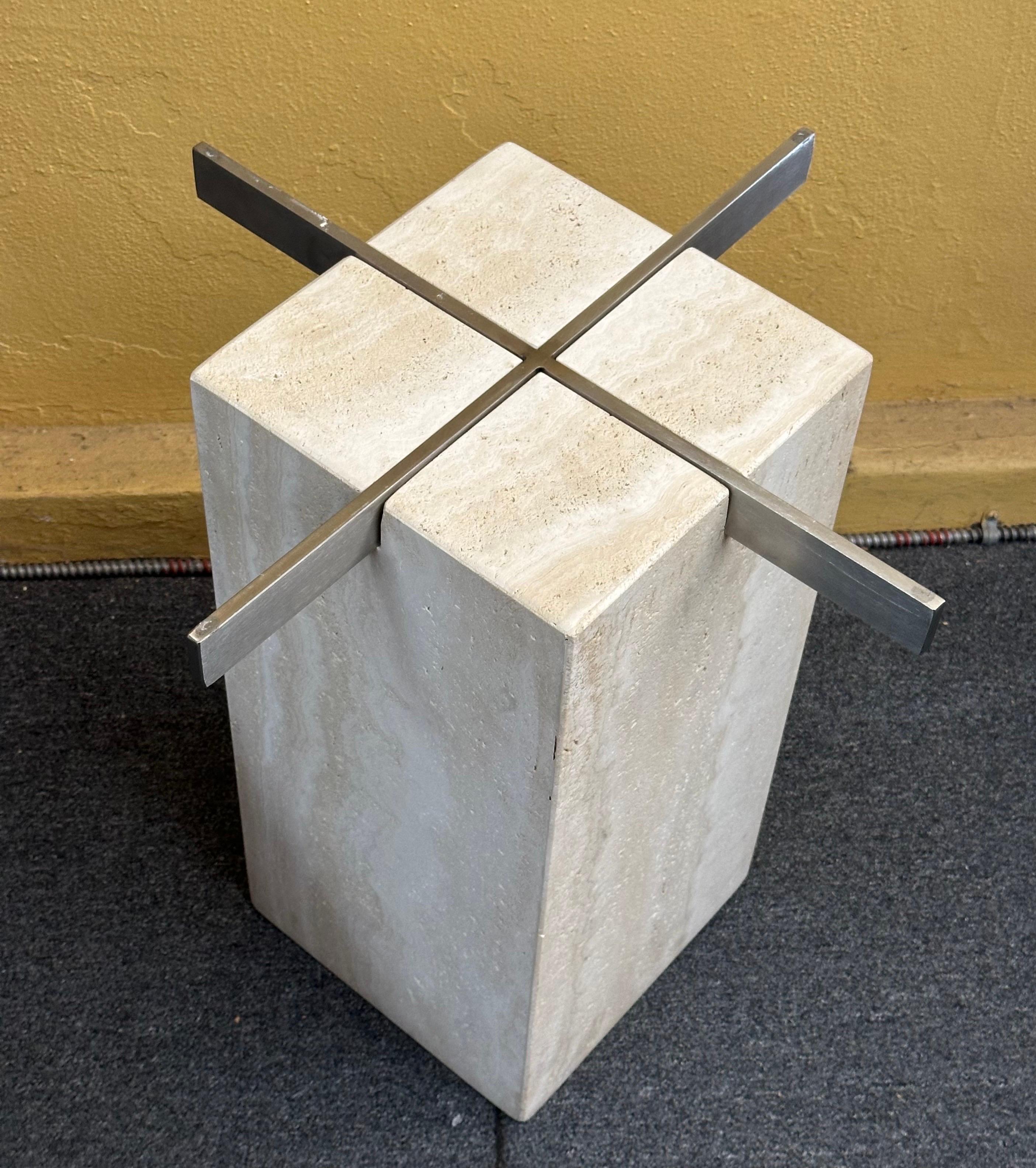 Italienischer Tischfuß aus Travertin und Aluminium von Artedi (20. Jahrhundert) im Angebot