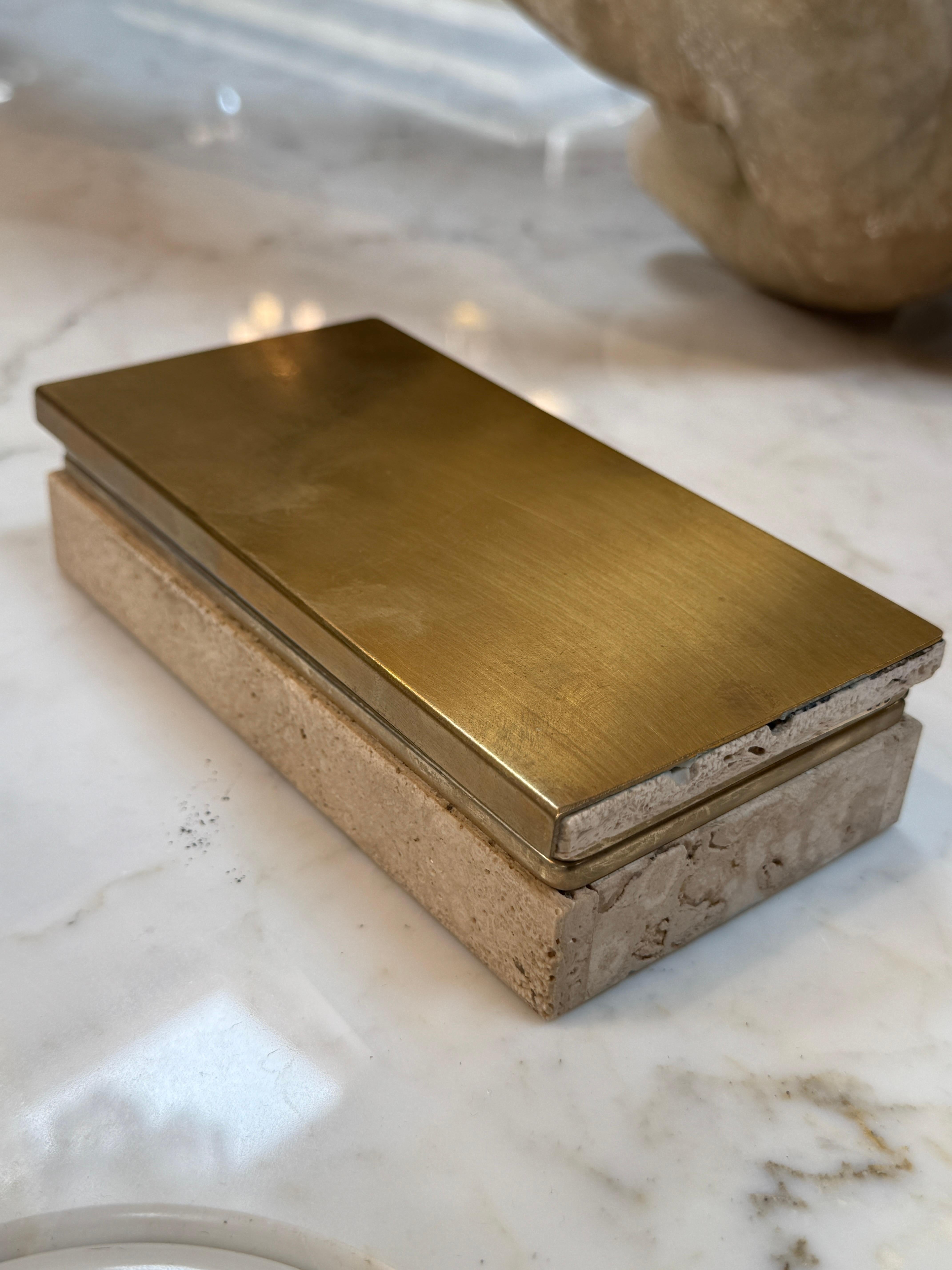 Italian Travertine and Brass Decorative Box For Sale 2