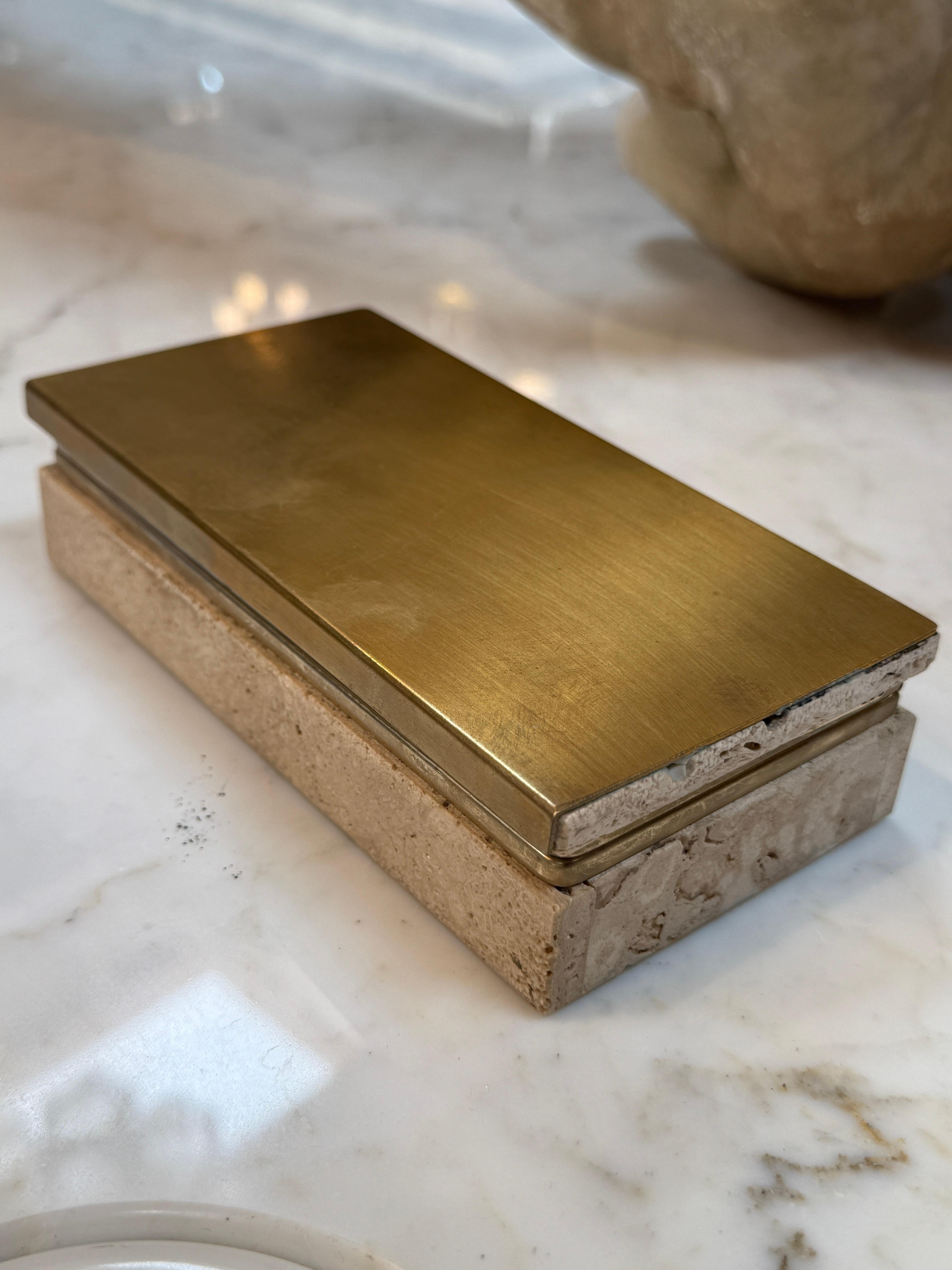 Italian Travertine and Brass Decorative Box For Sale 3