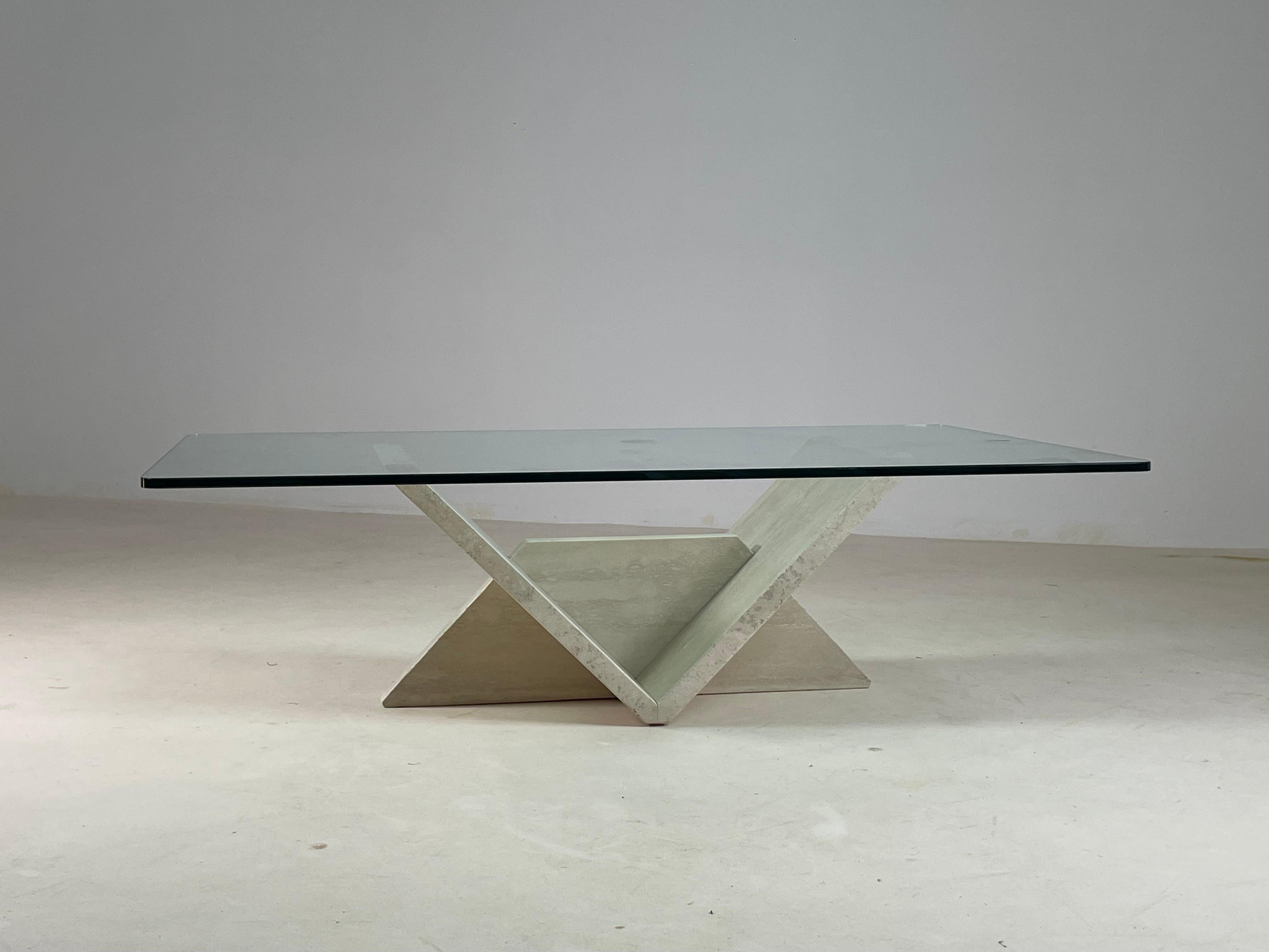 Italienischer Couchtisch aus Travertin und Glas, 1970er Jahre im Angebot 8