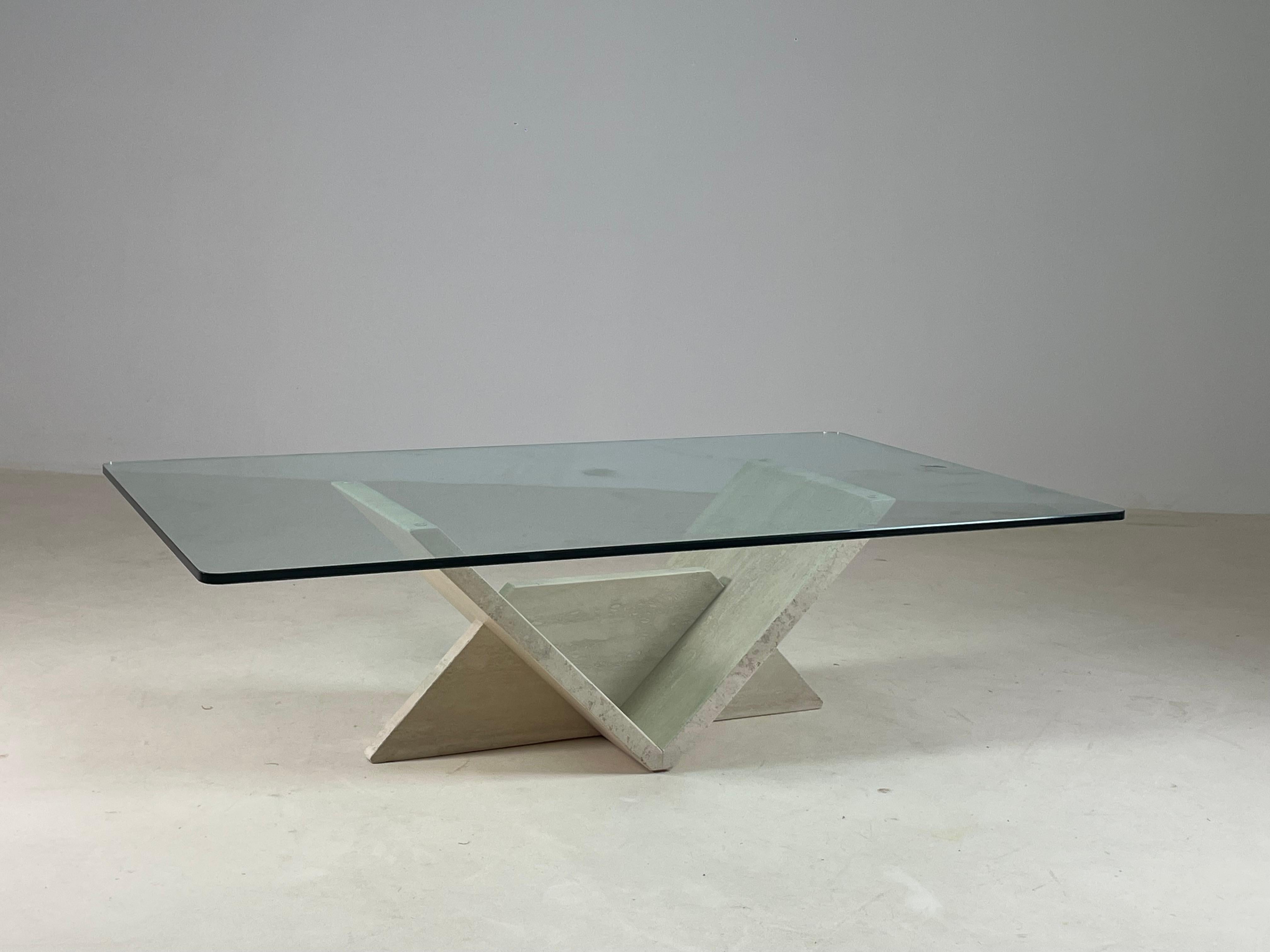 Italienischer Couchtisch aus Travertin und Glas, 1970er Jahre im Angebot 9