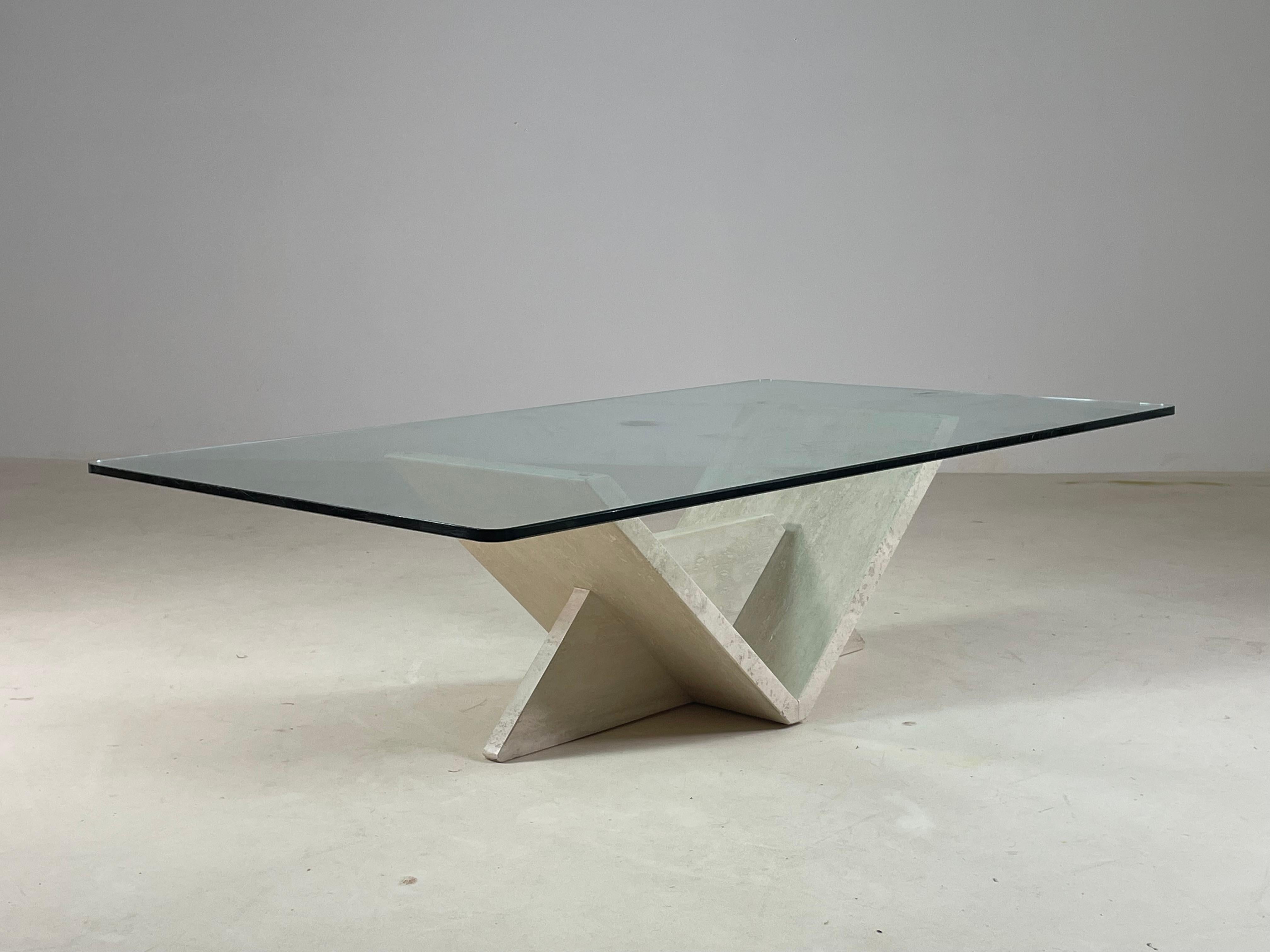 Italienischer Couchtisch aus Travertin und Glas, 1970er Jahre im Angebot 3