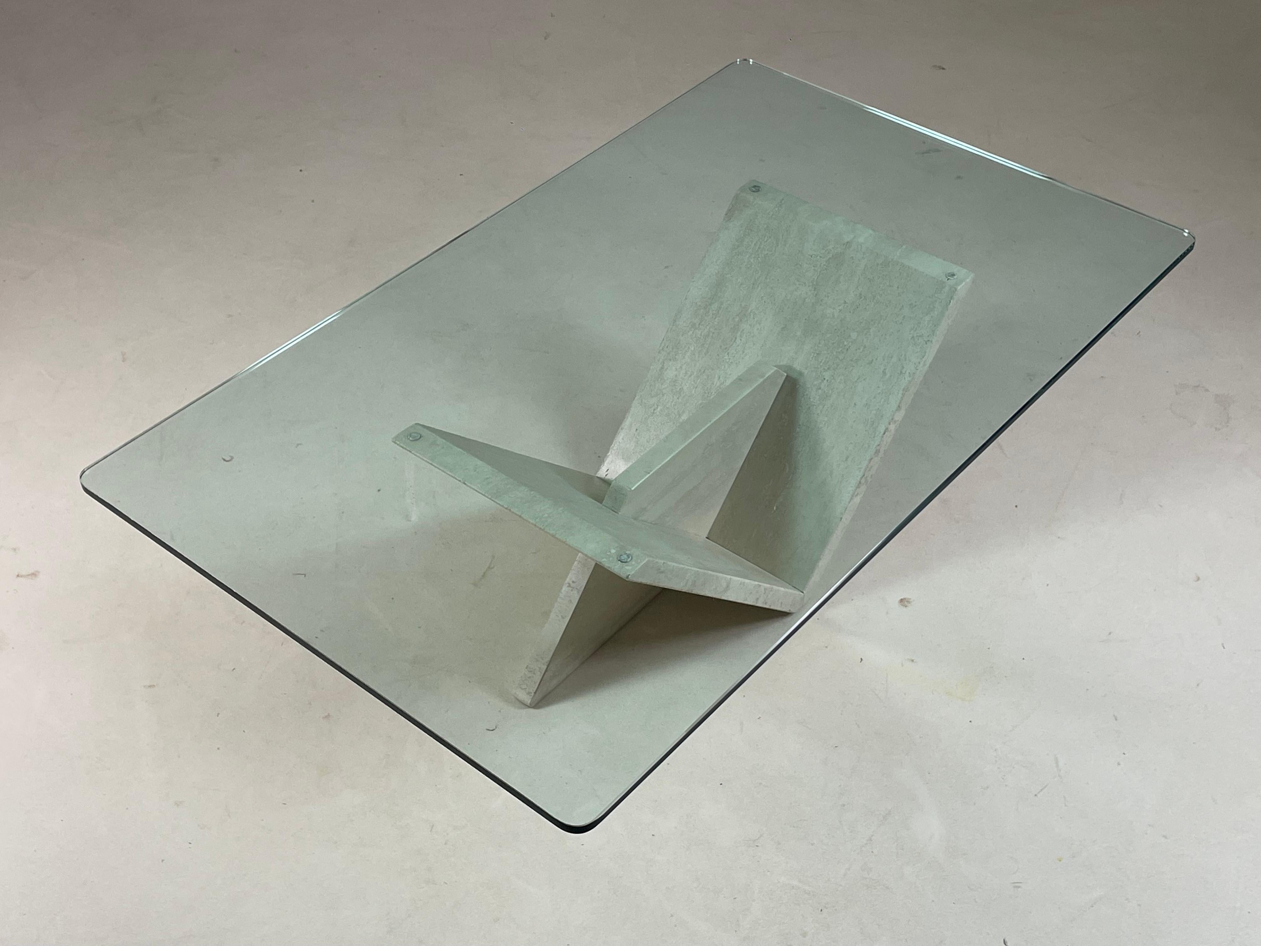 Italienischer Couchtisch aus Travertin und Glas, 1970er Jahre im Angebot 4