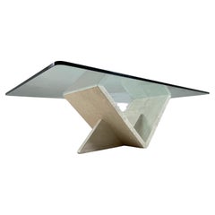 Italienischer Couchtisch aus Travertin und Glas, 1970er Jahre