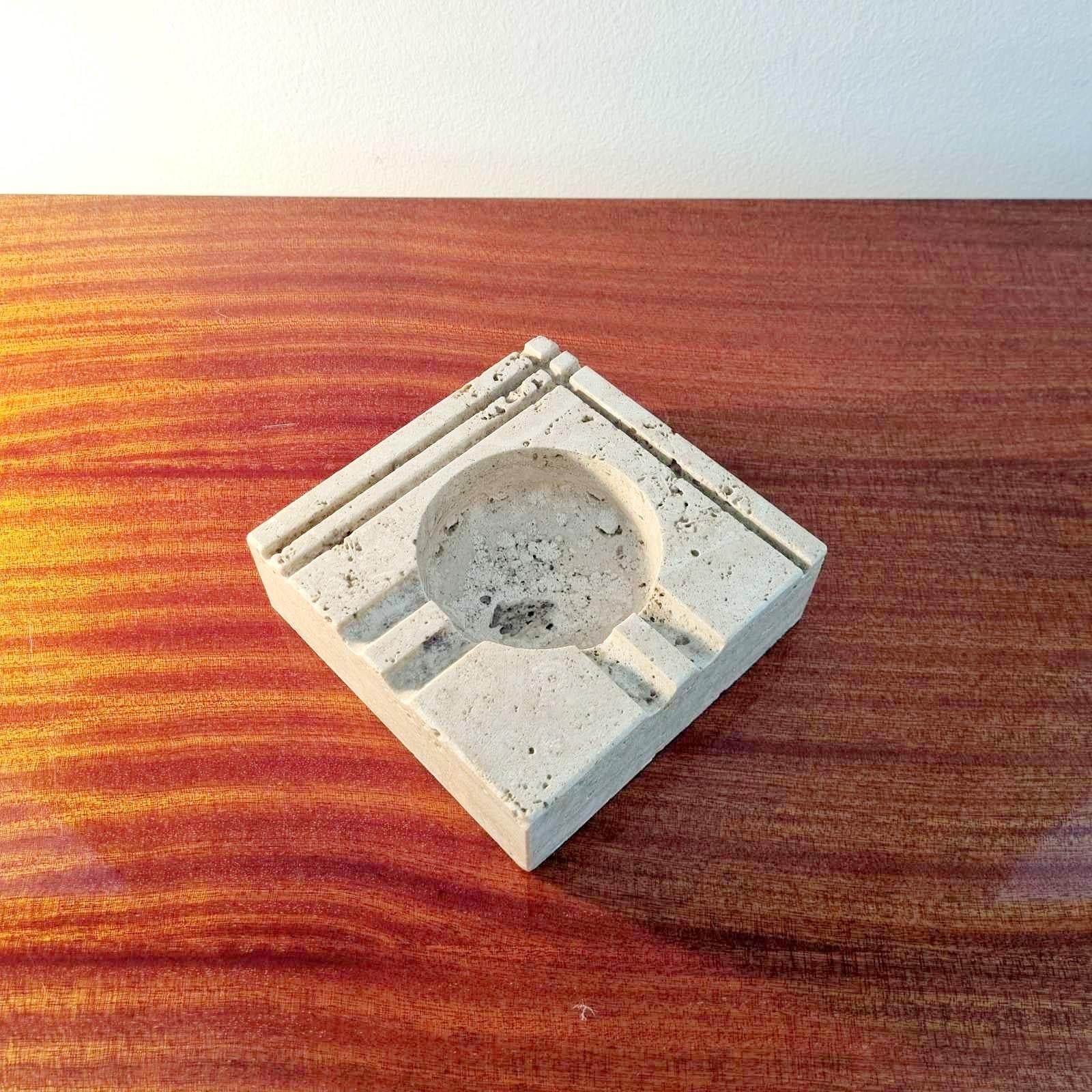 Mid-Century moderno Posacenere in travertino italiano Disegnato da Enzo Mari per Fratelli Manelli, Italia anni '70 in vendita