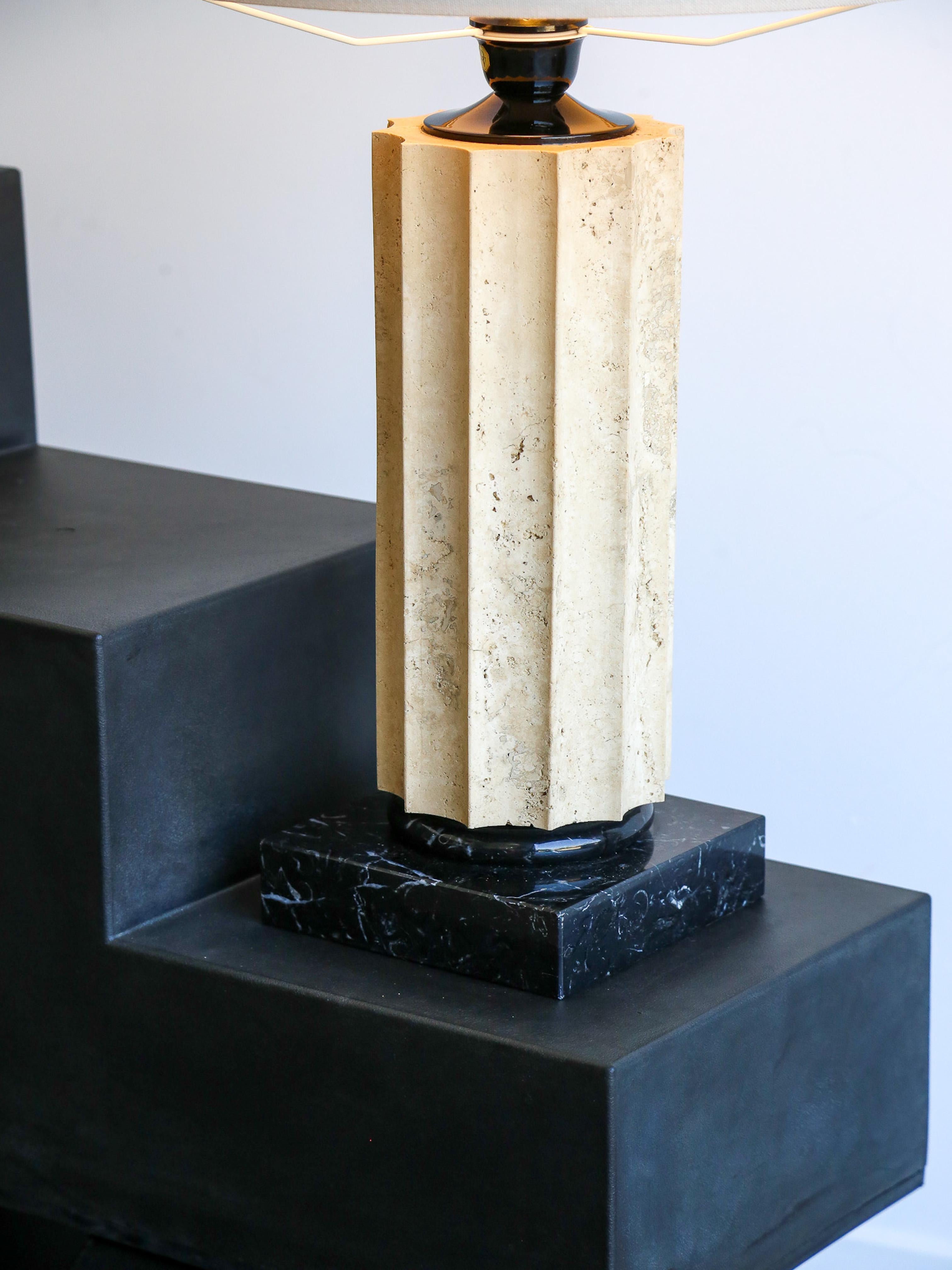 Mid-Century Modern Italian Travertine & Black Marble Base Table Lamp For Sale
