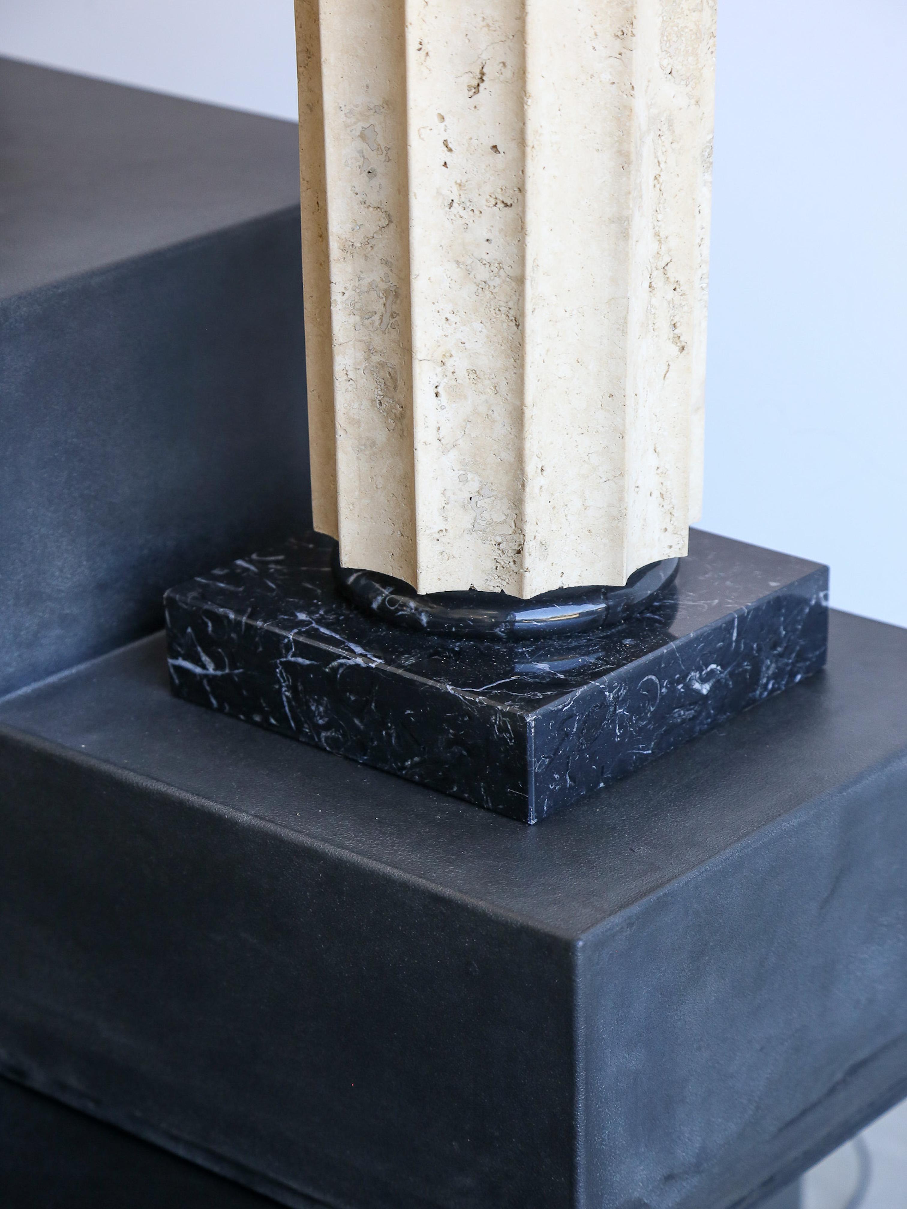 Italian Travertine & Black Marble Base Table Lamp In Good Condition For Sale In Byron Bay, NSW
