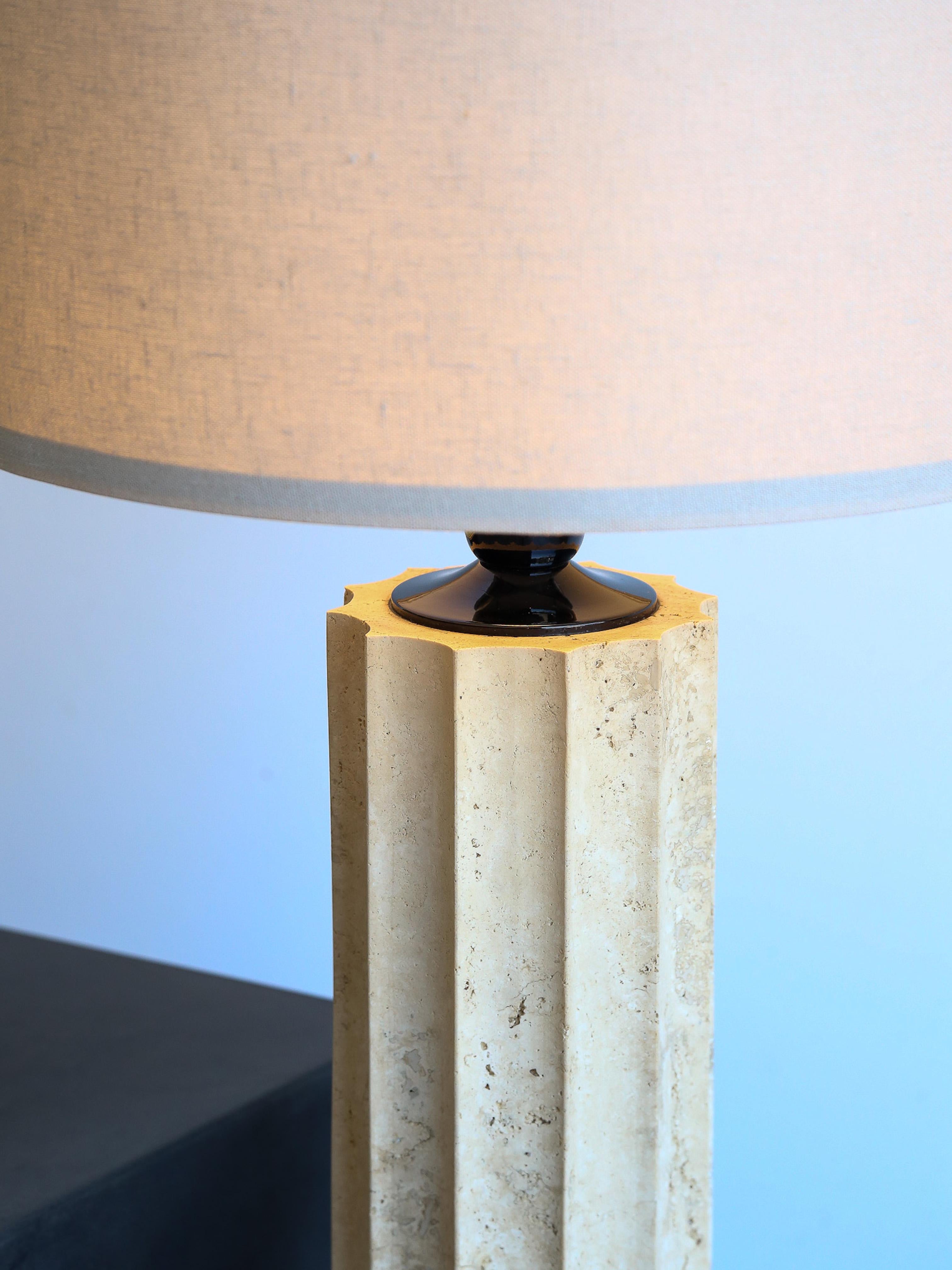 Late 20th Century Italian Travertine & Black Marble Base Table Lamp For Sale