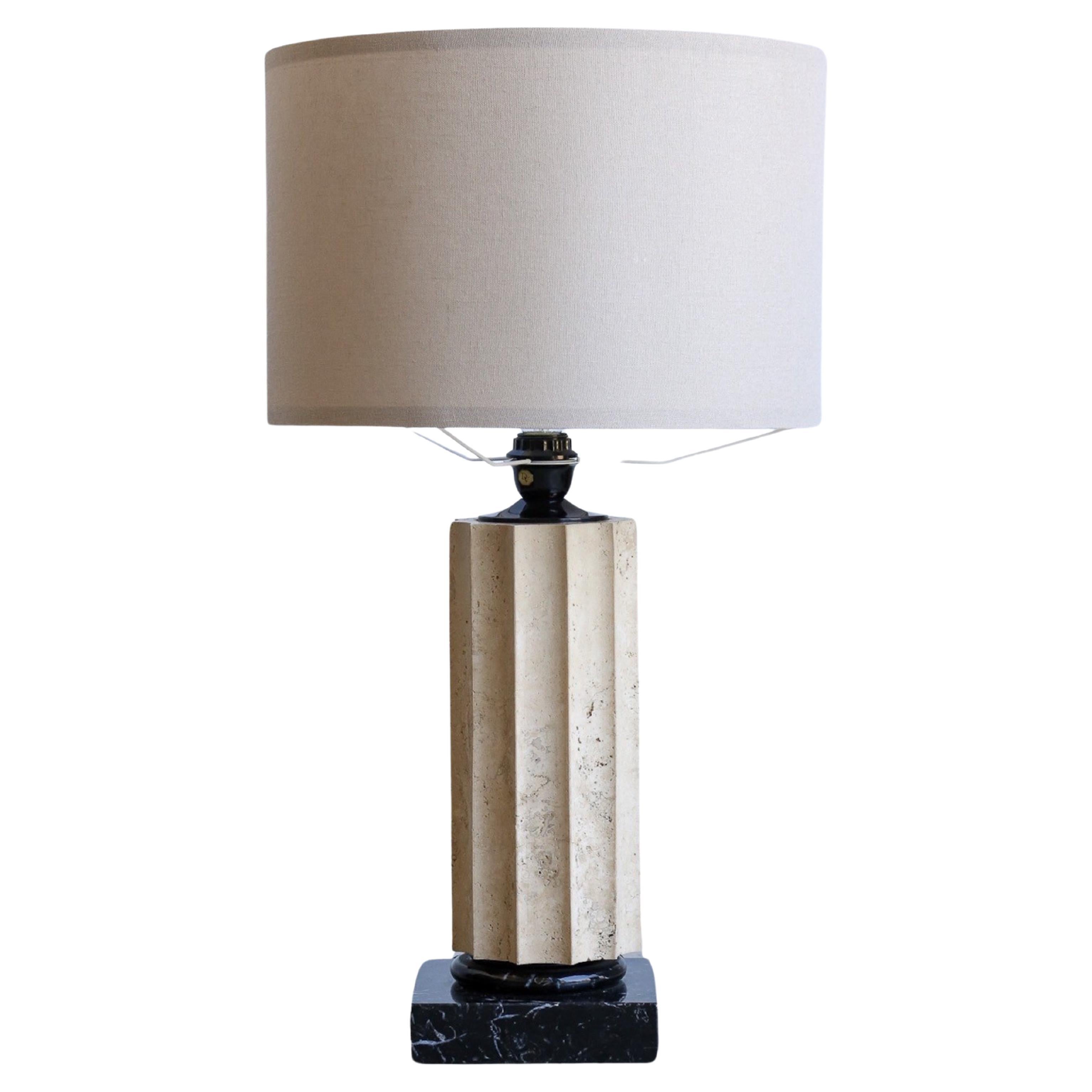 Lampe à poser italienne en travertin et marbre noir
