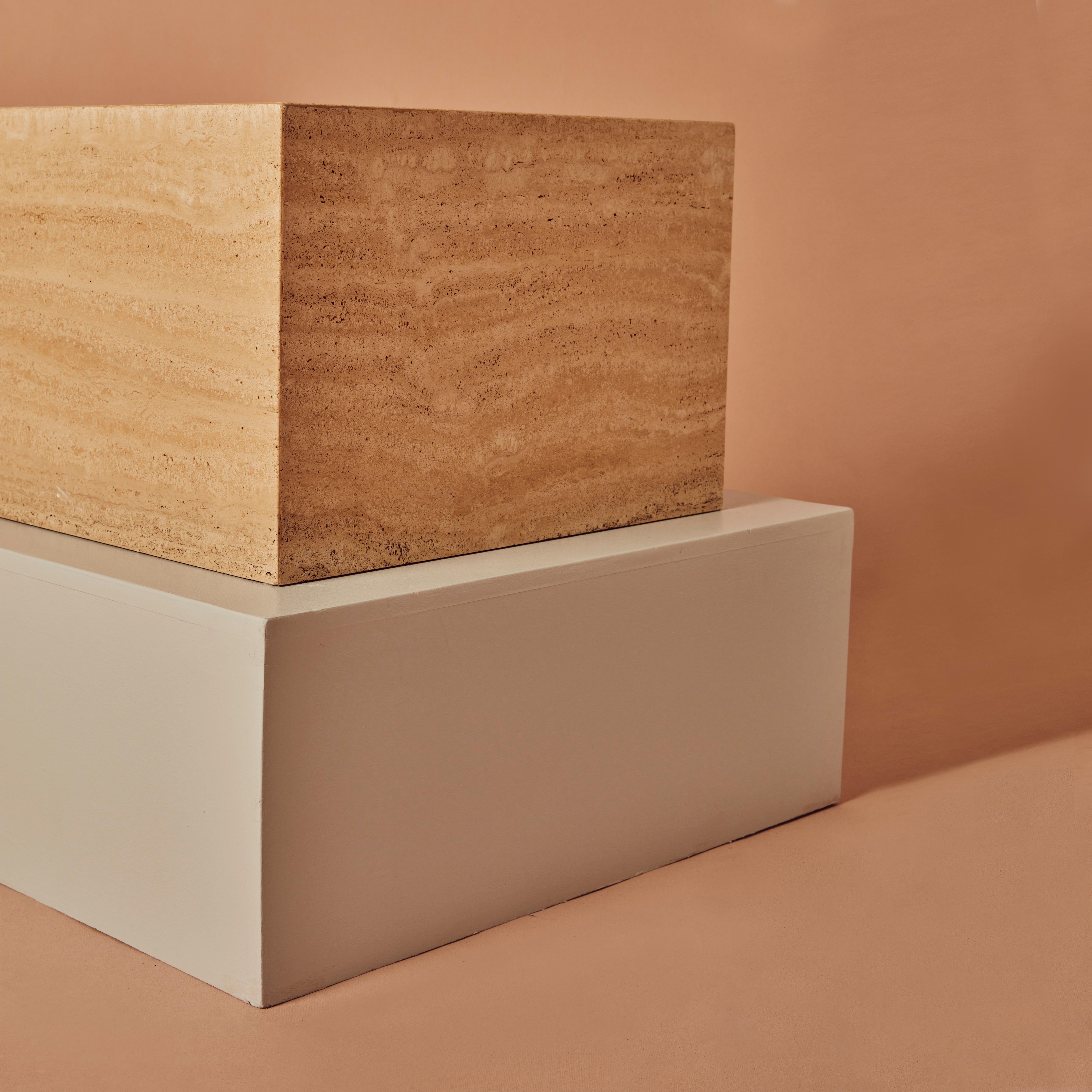 Mid-Century moderno Italian Travertine Block in vendita