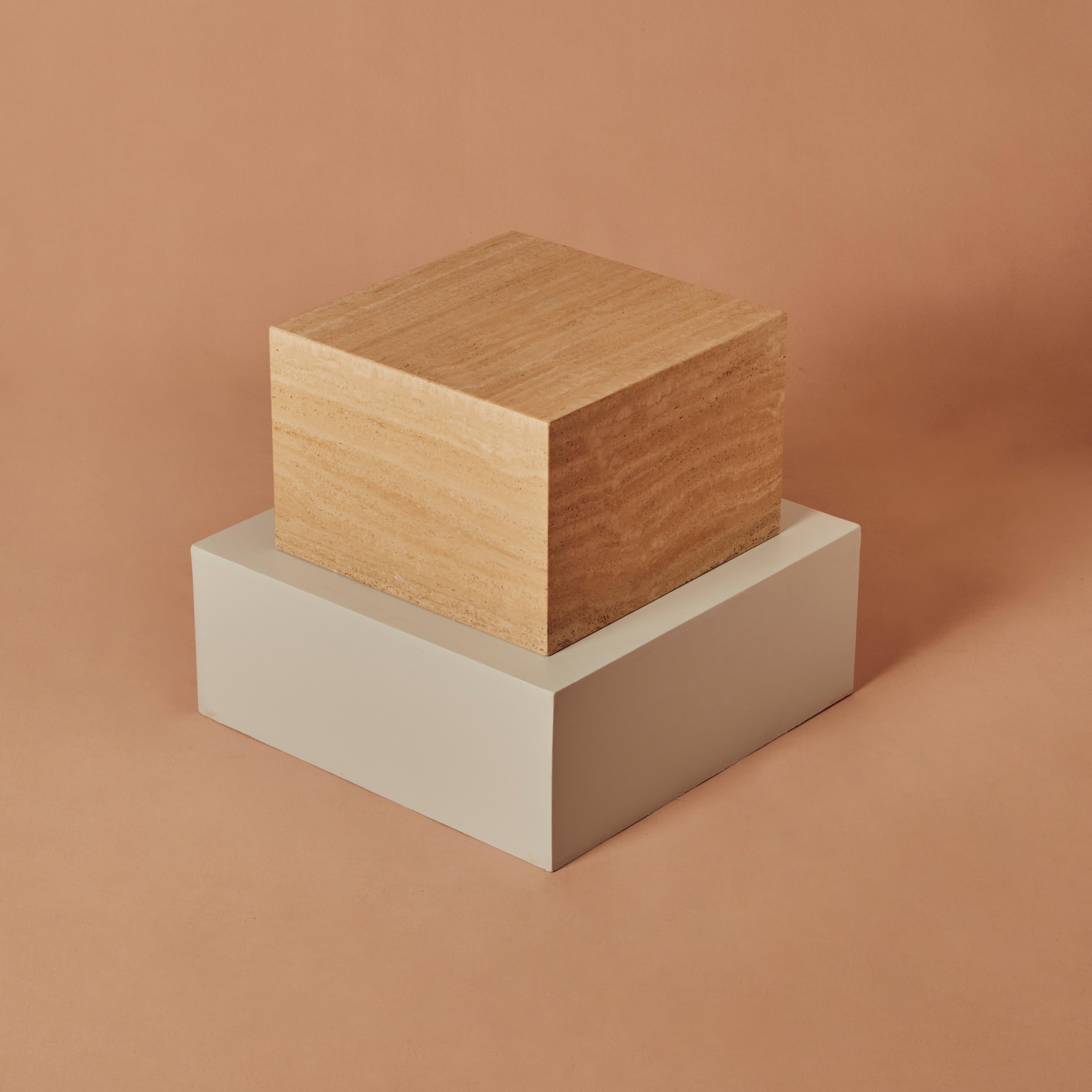 Italian Travertine Block In condizioni ottime in vendita a London, England