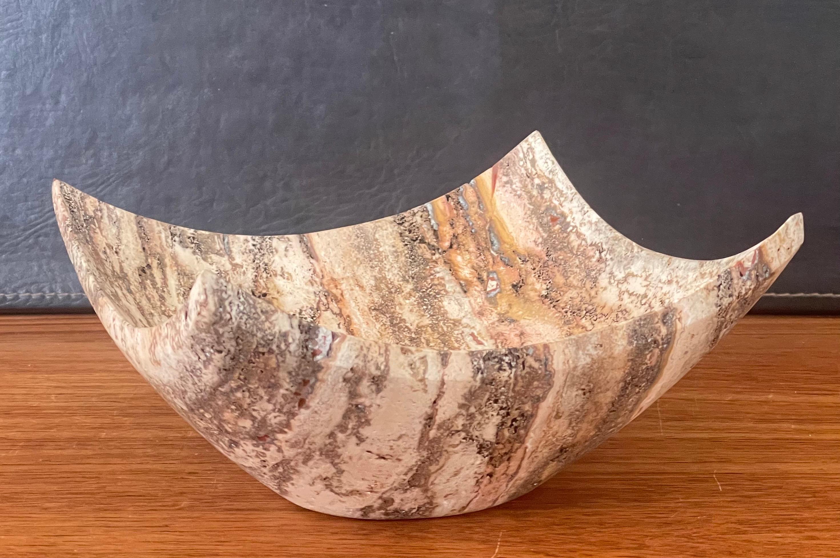 A very stylish Italian travertine bowl, circa 1990s. The bowl is in very good vintage condition and measures 8