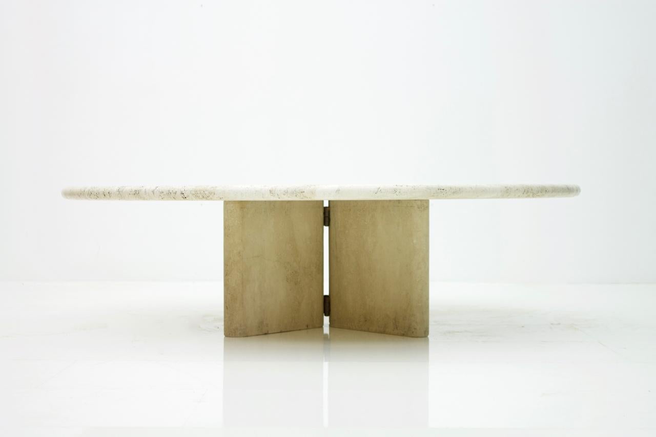 Beautiful round travertine coffee table from Italy 1970s.

Very good condition.

