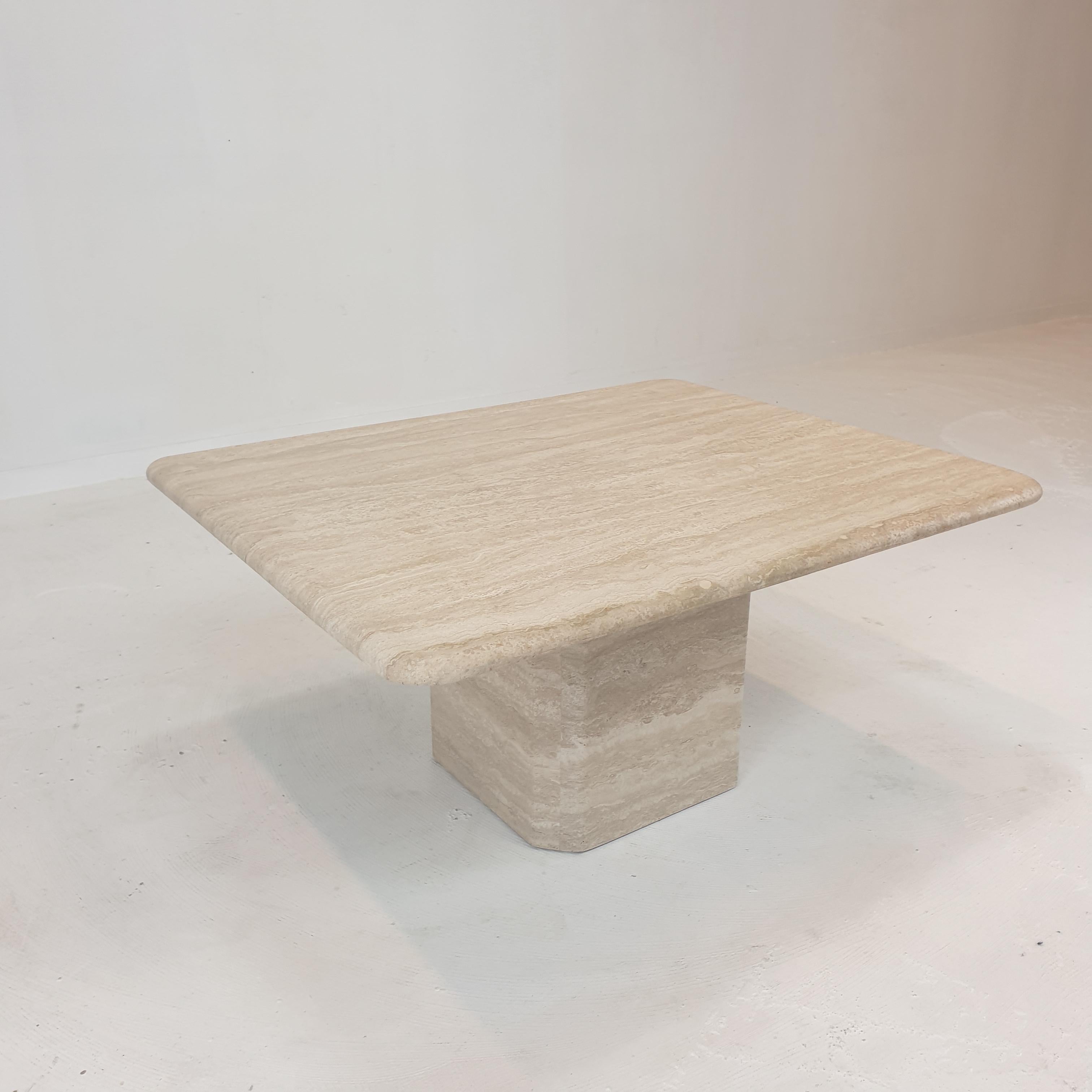 Table basse italienne en travertin, années 1980 en vente 6