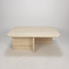 Table basse italienne en travertin:: années 1980