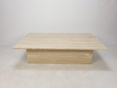 Table basse italienne en travertin, années 1980