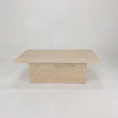 Table basse italienne en travertin, années 1980