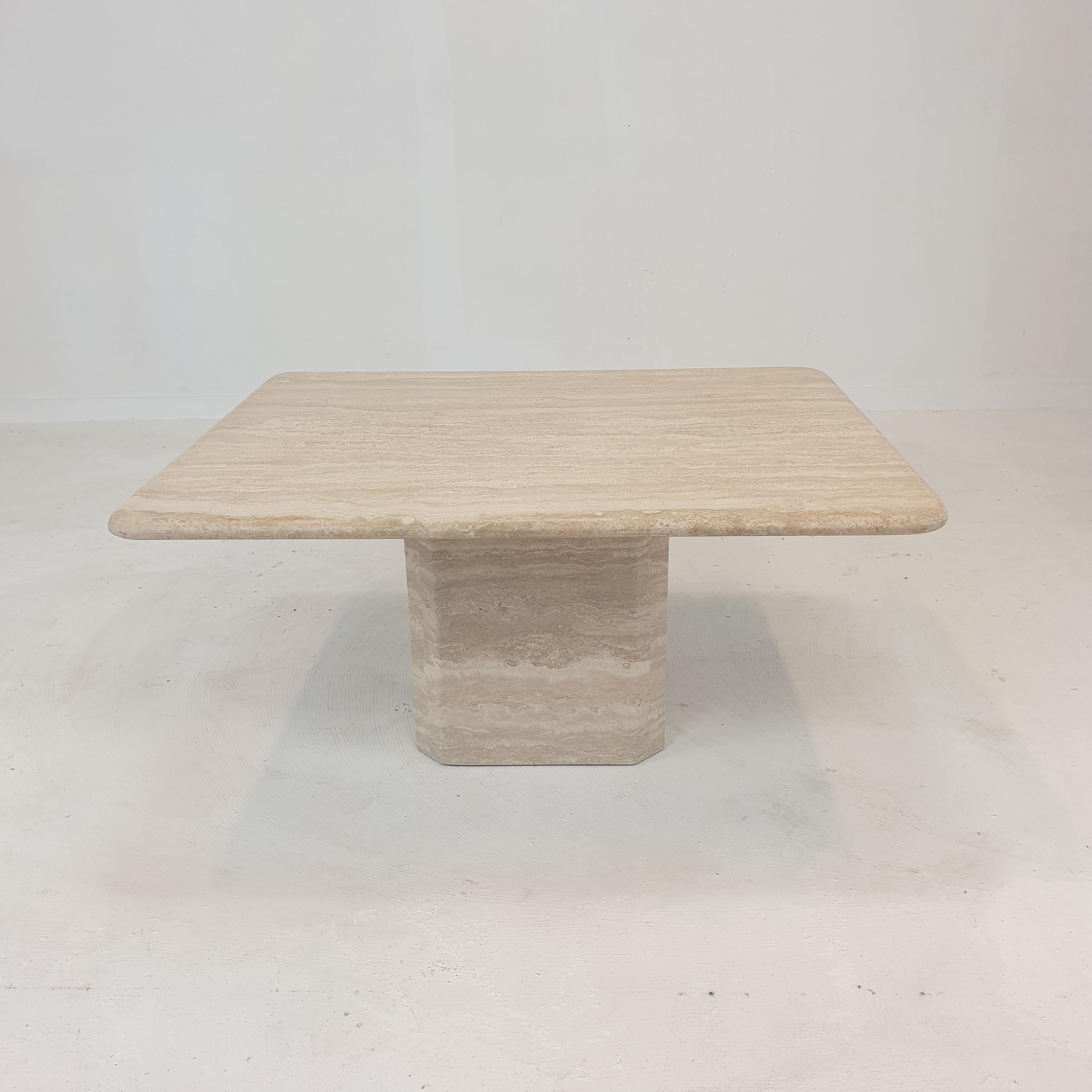 Very nice Italian coffee table handcrafted out of travertine, 1980's.

The beautiful top is rounded on the edge. 
It is made of beautiful travertine.

It has the normal traces of use, see the pictures.

We work with professional packers and