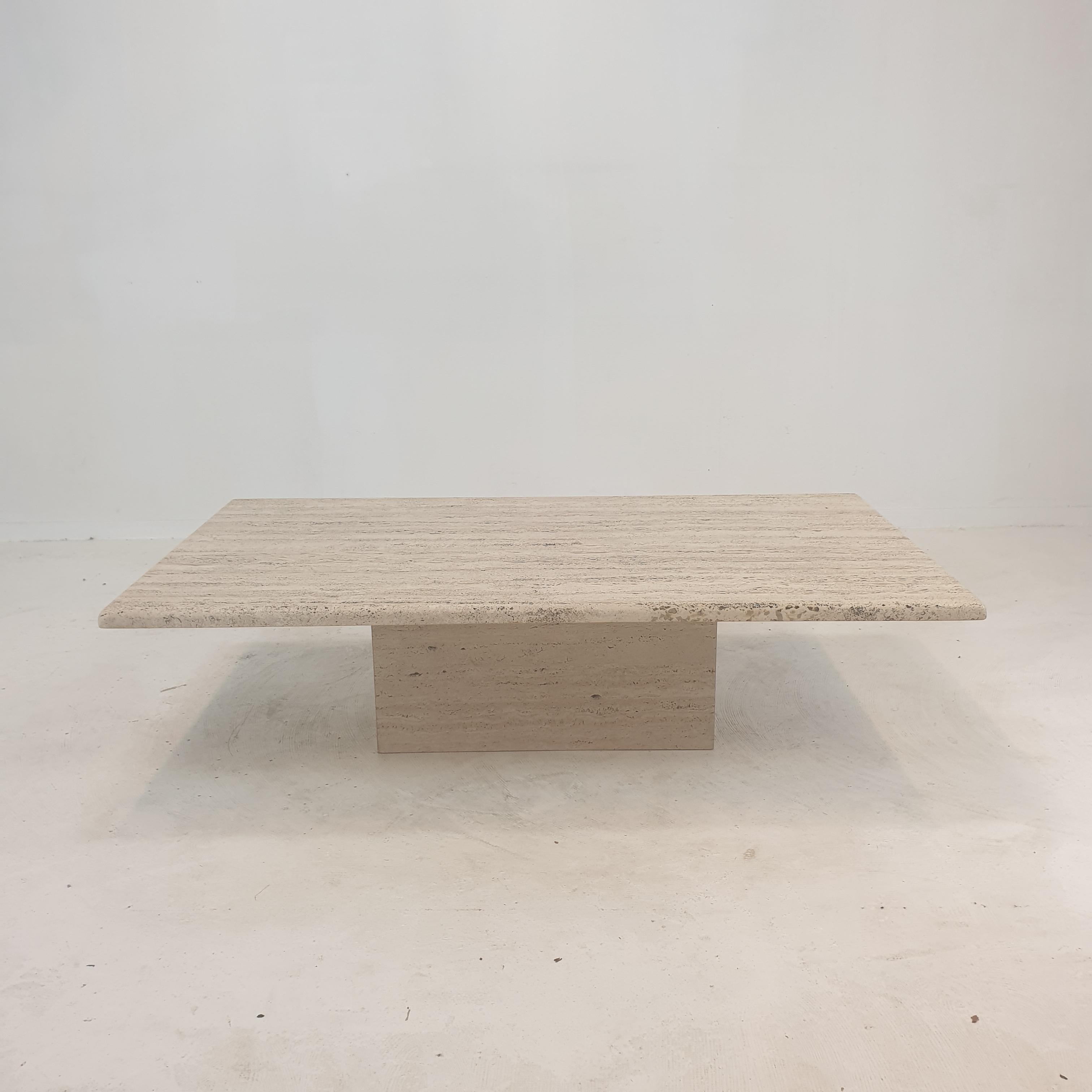 Very nice Italian coffee table handcrafted out of travertine, 1980's.

The beautiful rectangle top is rounded on the edge. 
It is made of beautiful rough travertine.

It has the normal traces of use, see the pictures.

We work with professional