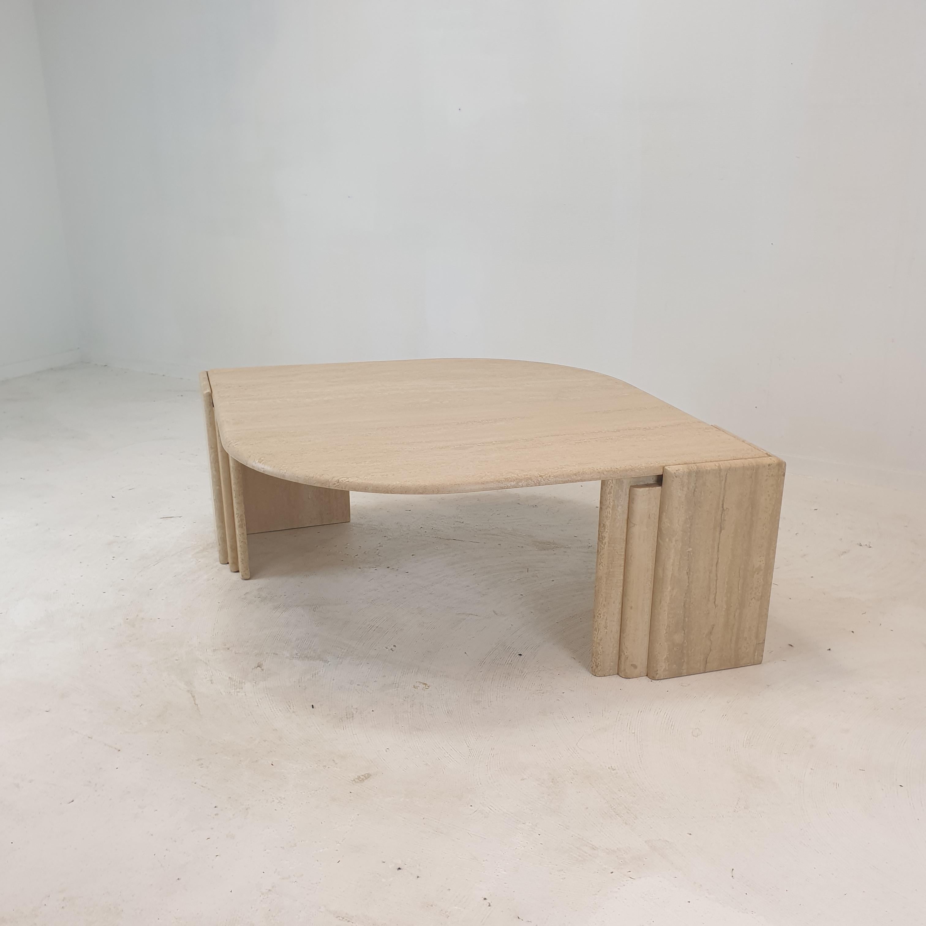 Very elegant Italian coffee table handcrafted out of travertine, 1980's.

The beautiful teardrop shaped top is rounded on the edge. 
It is made of beautiful travertine.

The base is made of two separate pieces.

It has the normal traces of use, see