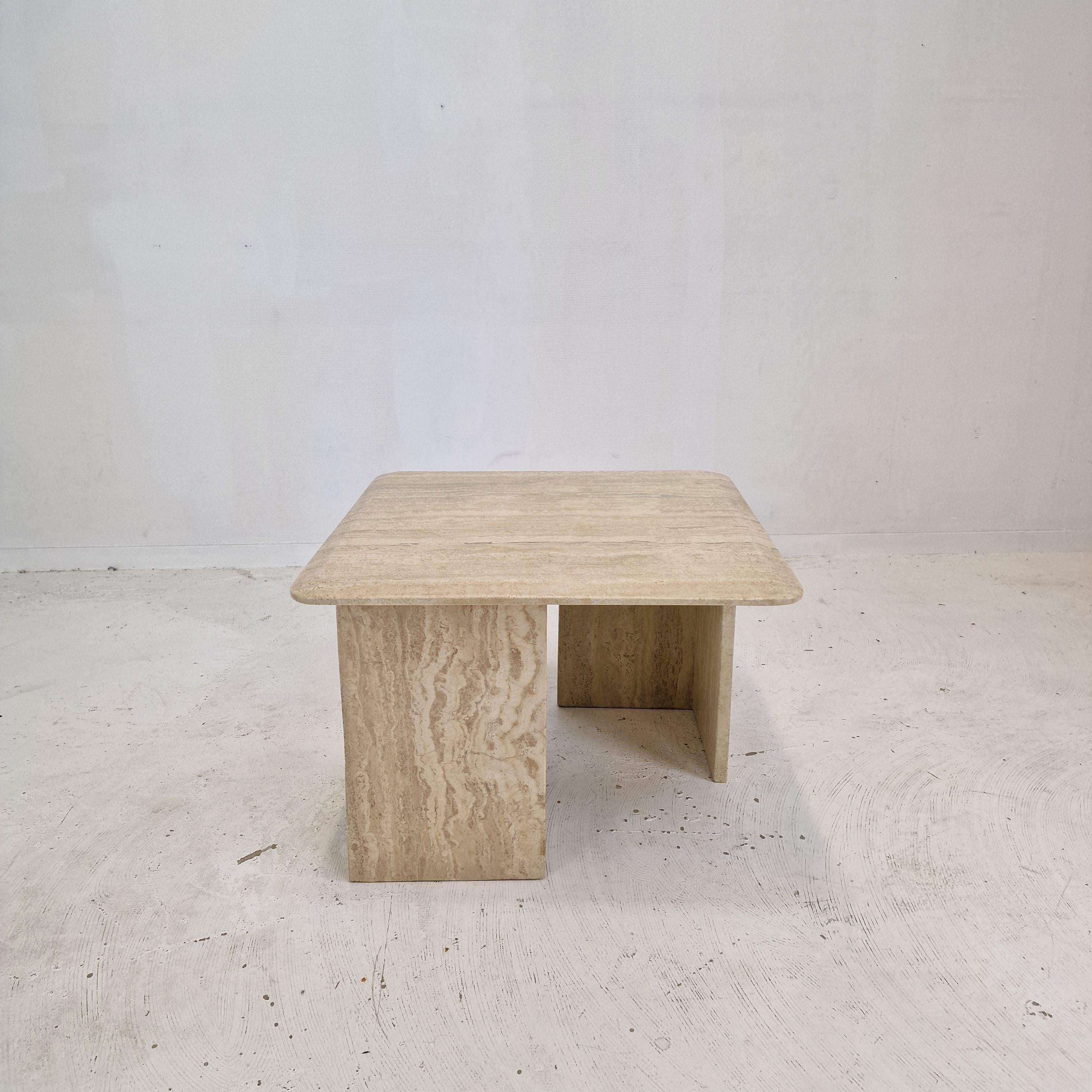 Very elegant Italian coffee table handcrafted out of travertine.

The beautiful square top is rounded on the edge. 
It is made of beautiful travertine.

The base is made of two separate pieces, it is possible to vary the position.

It has the