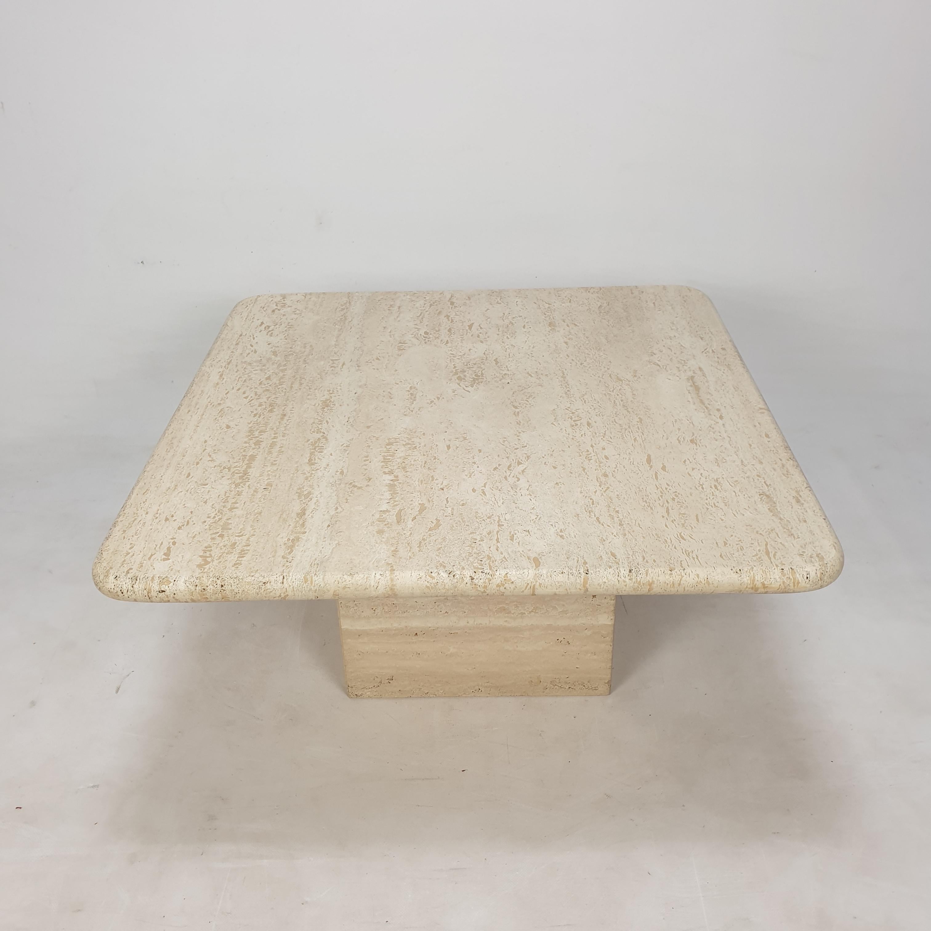 Mid-Century Modern Table basse italienne en travertin, années 1980 en vente