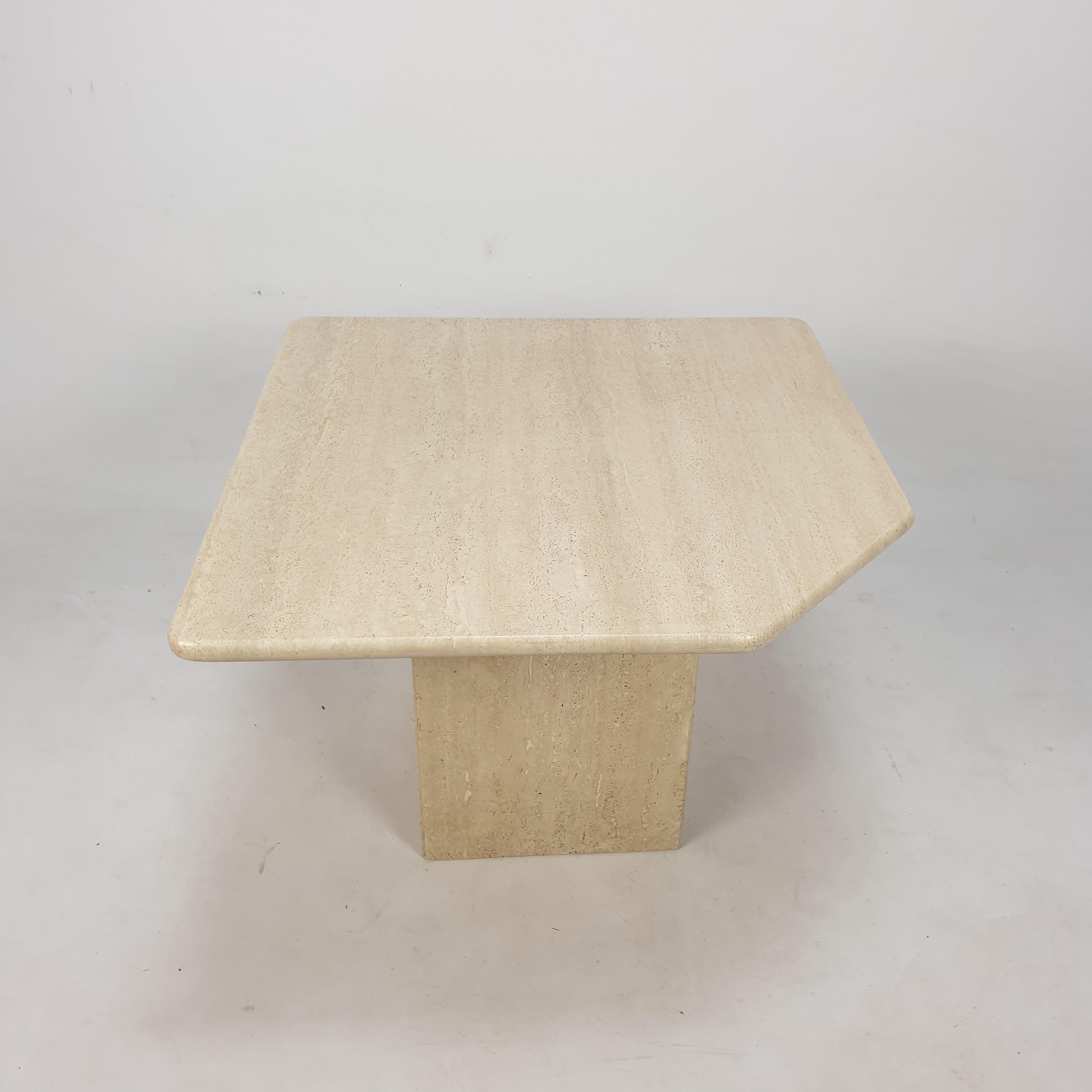 Fait main Table basse italienne en travertin, années 1980 en vente