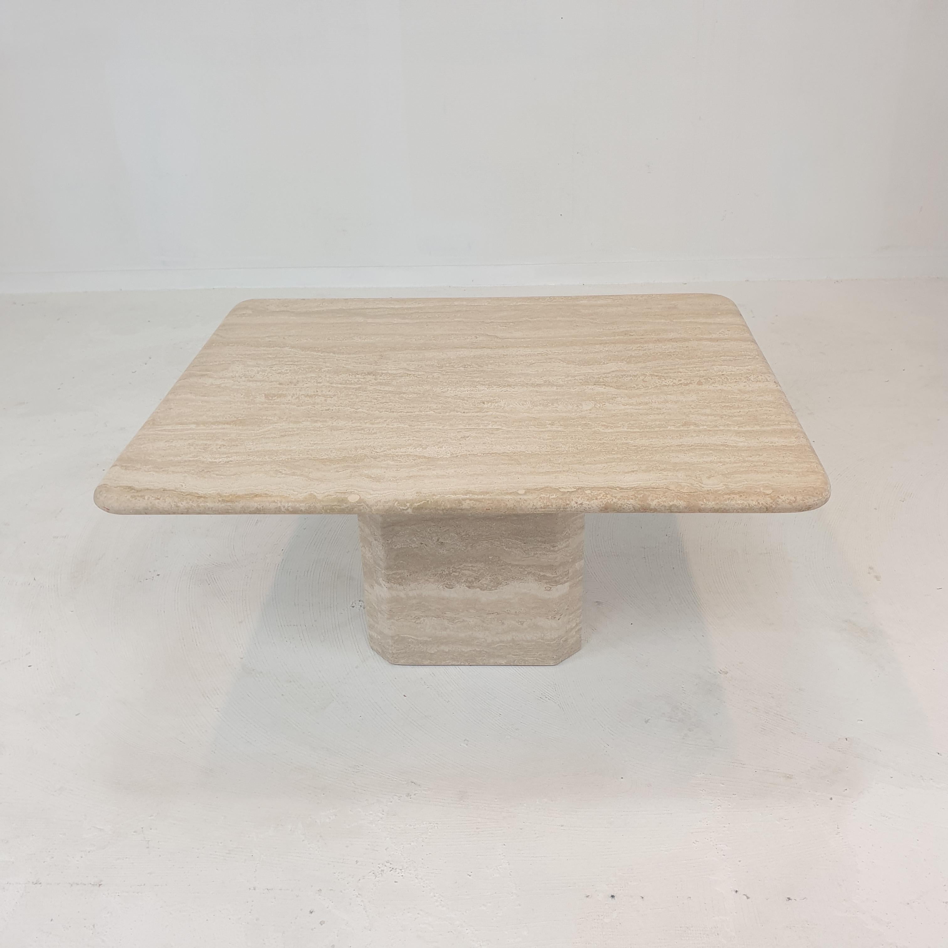 Fait main Table basse italienne en travertin, années 1980 en vente