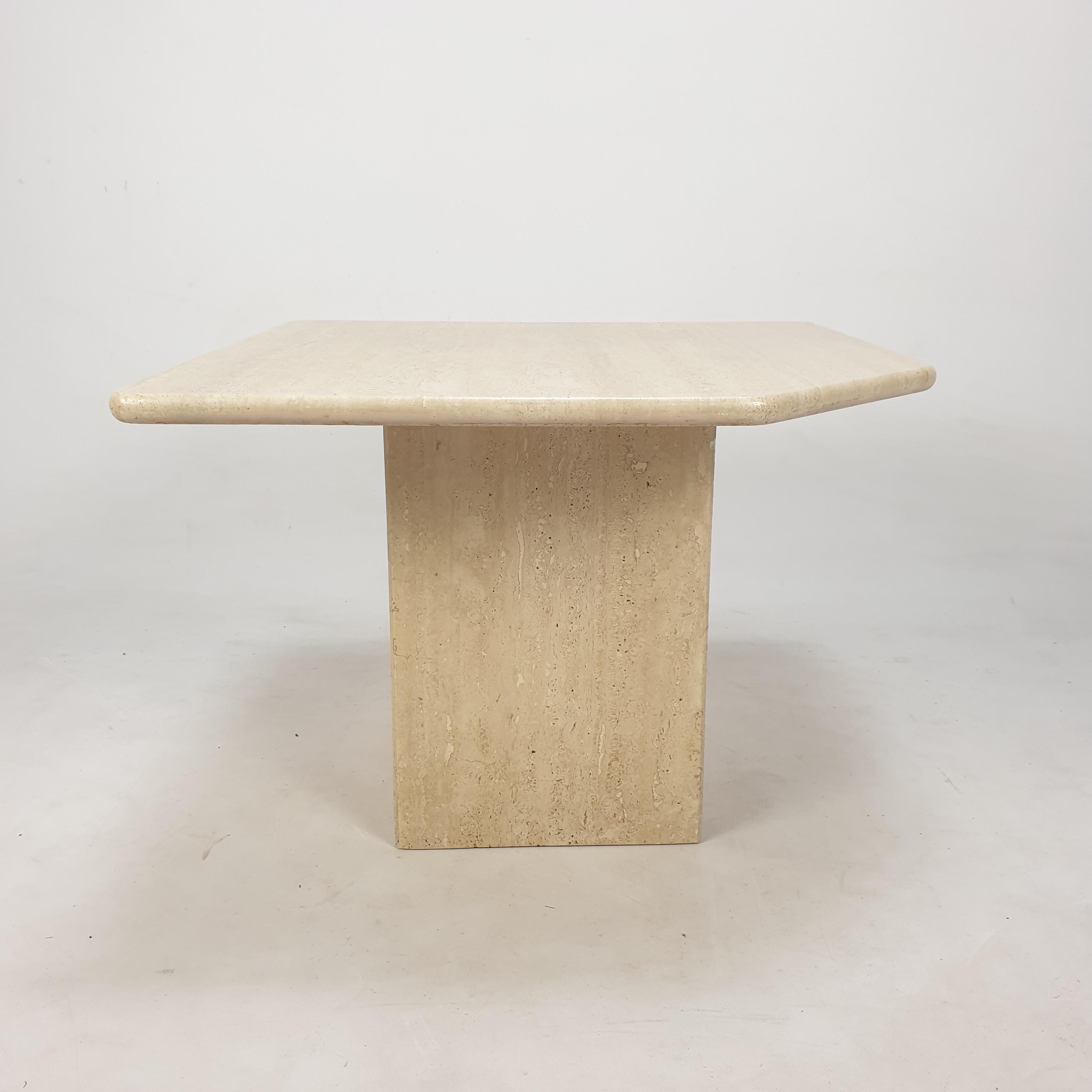 Travertin Table basse italienne en travertin, années 1980 en vente