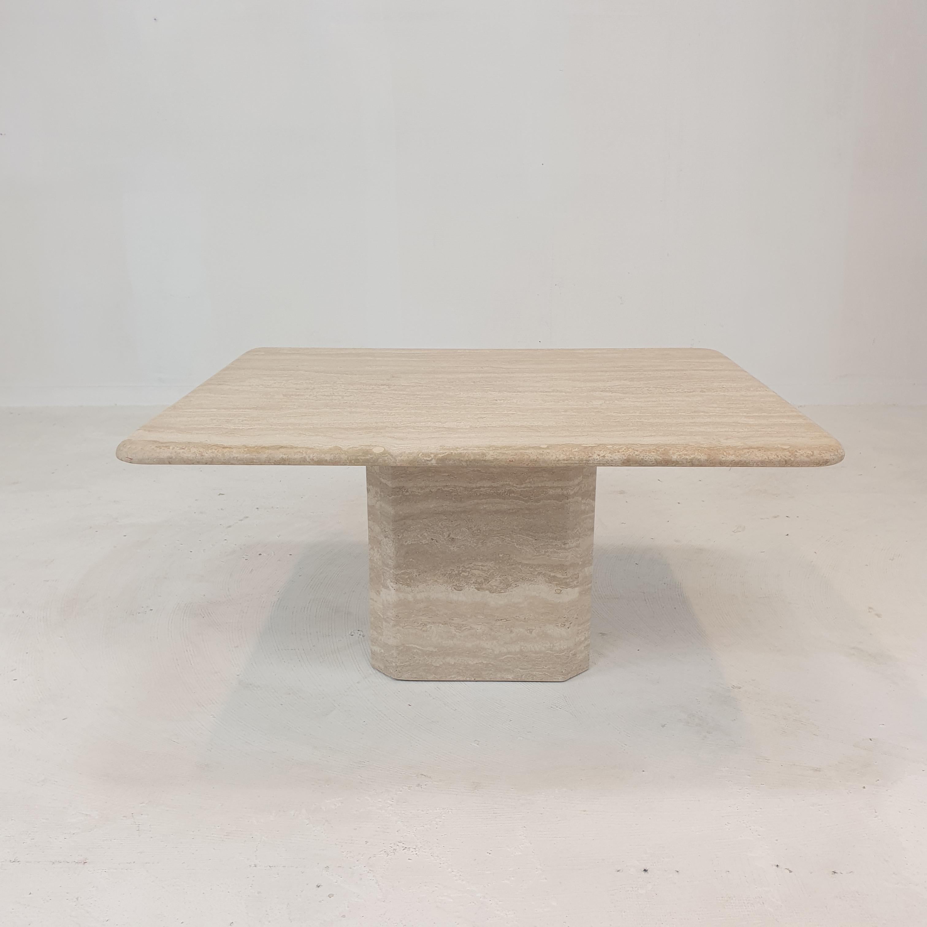 Table basse italienne en travertin, années 1980 en vente 2