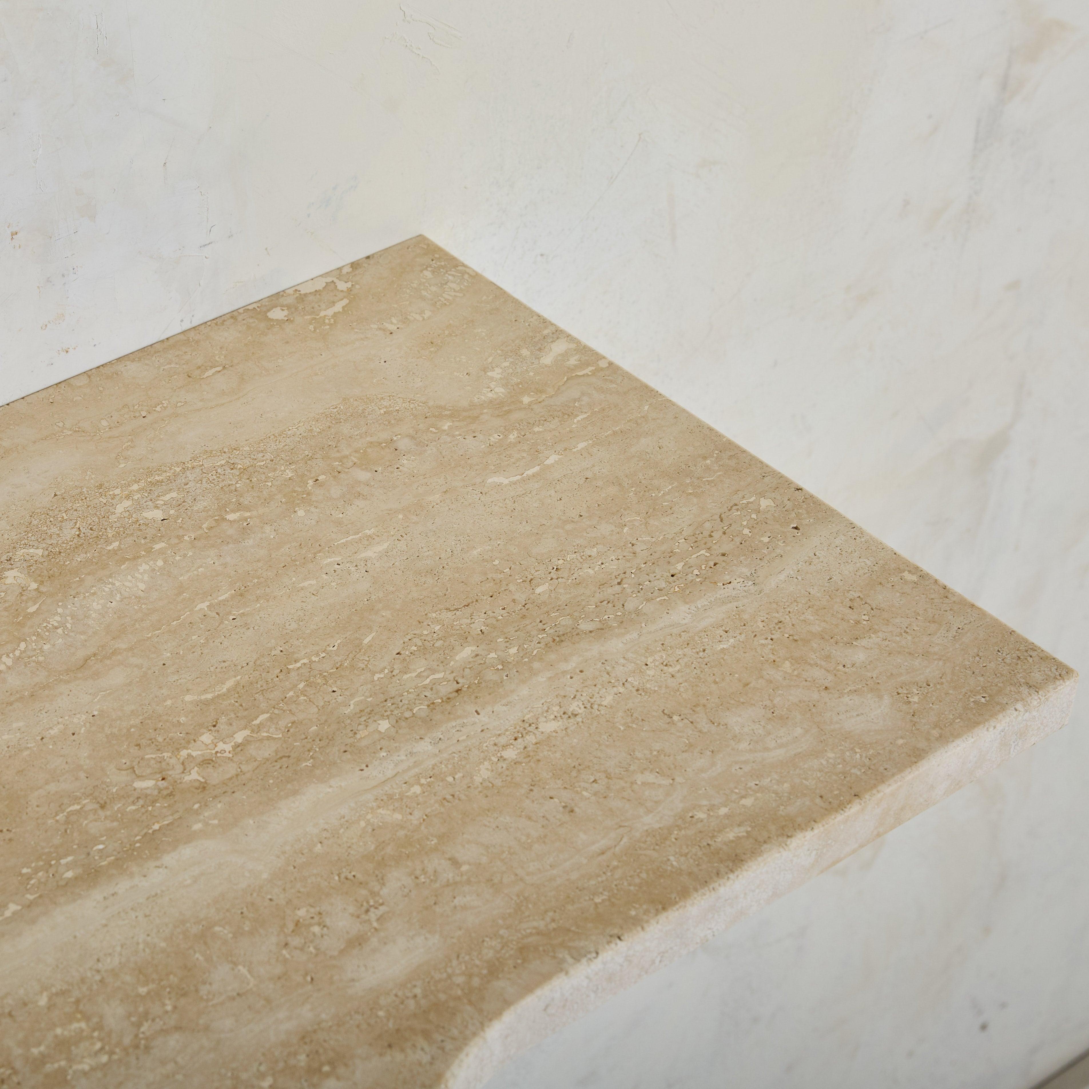 Console italienne en travertin dans le style de Carlo Scarpa, années 1970 - 2 Disponibles en vente 2