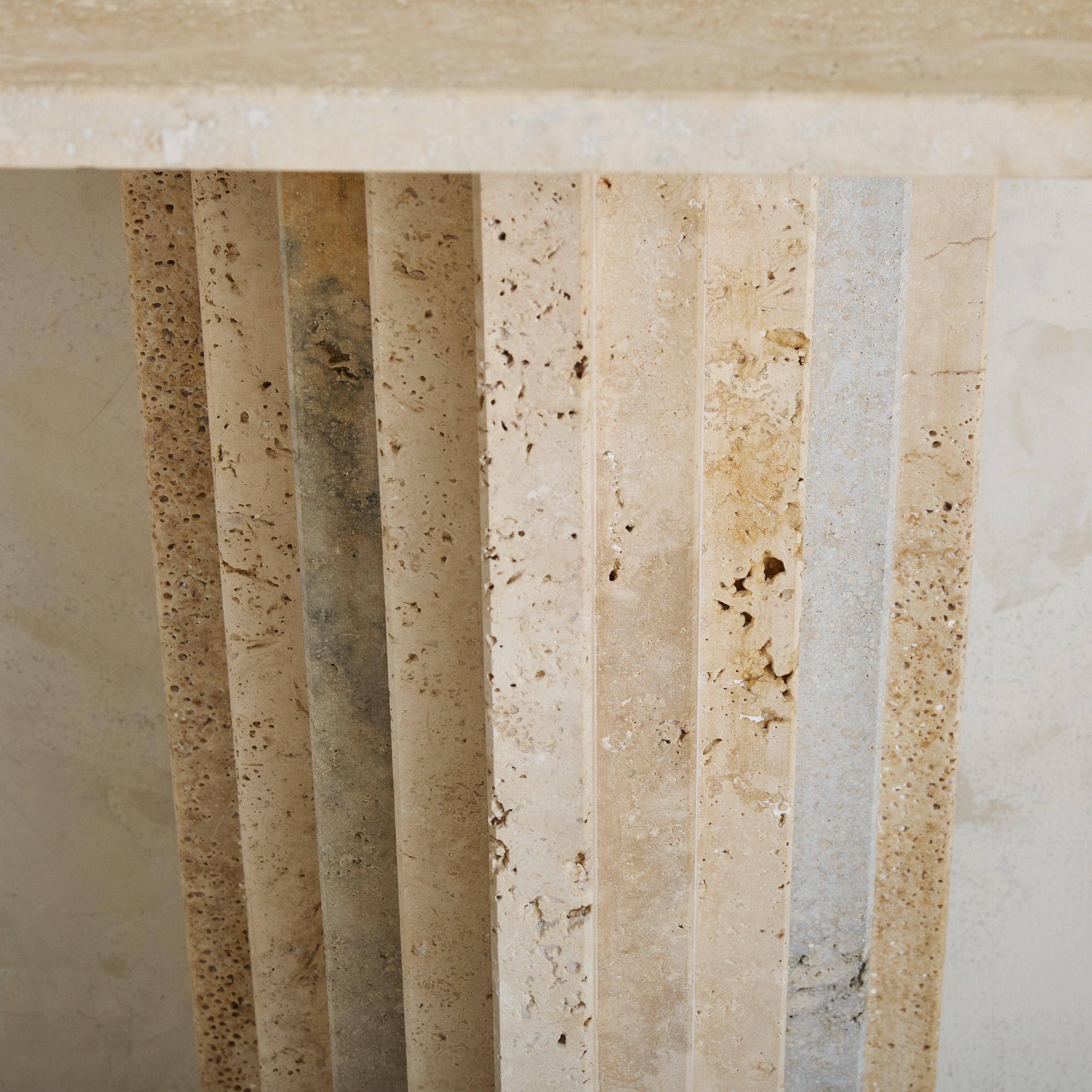 Console italienne en travertin dans le style de Carlo Scarpa, années 1970 - 2 Disponibles en vente 3