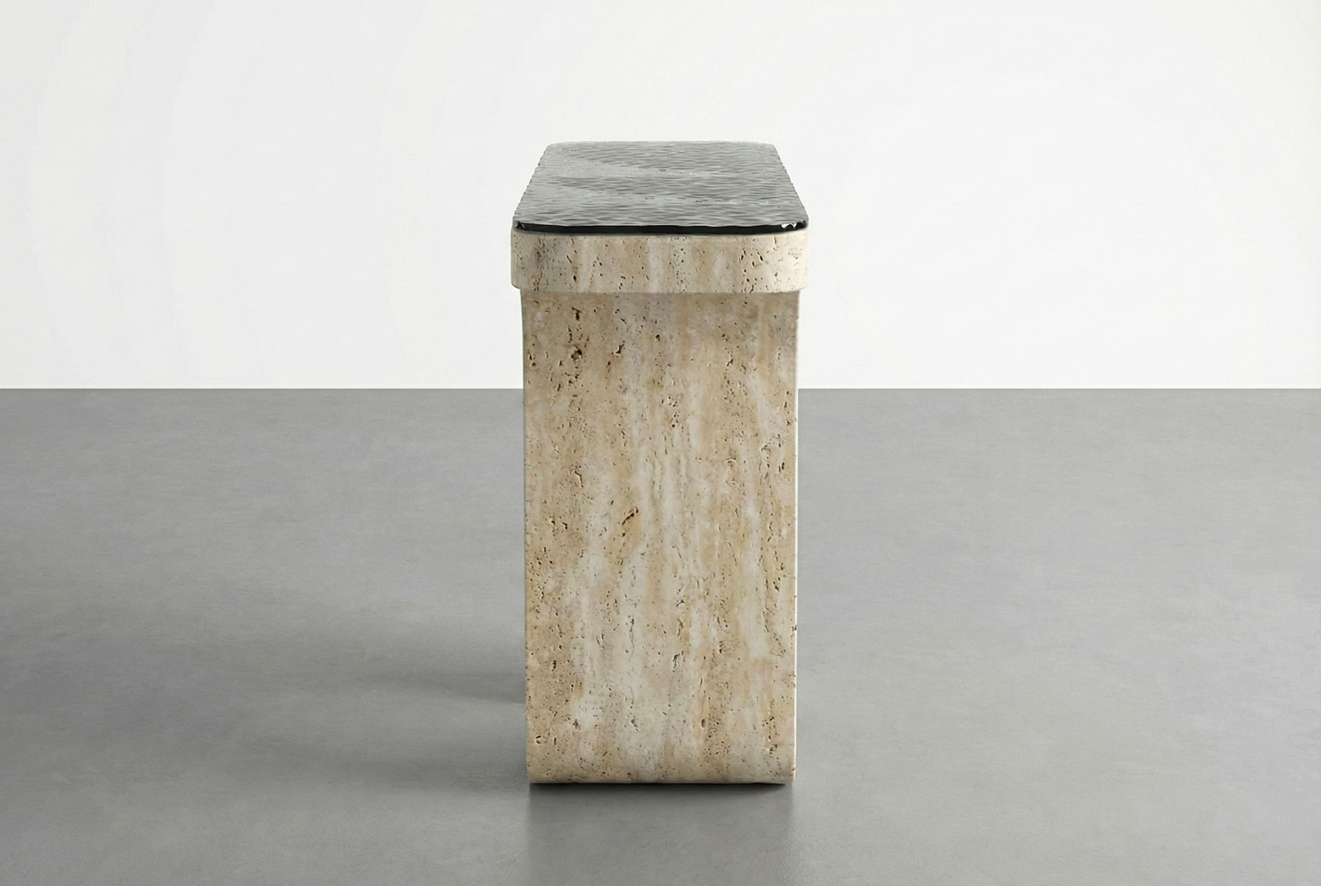 Consola de Travertino Italiano con Tapa de Cristal Fusión - Mesa de Entrada de Mármol Siglo XXI y contemporáneo en venta