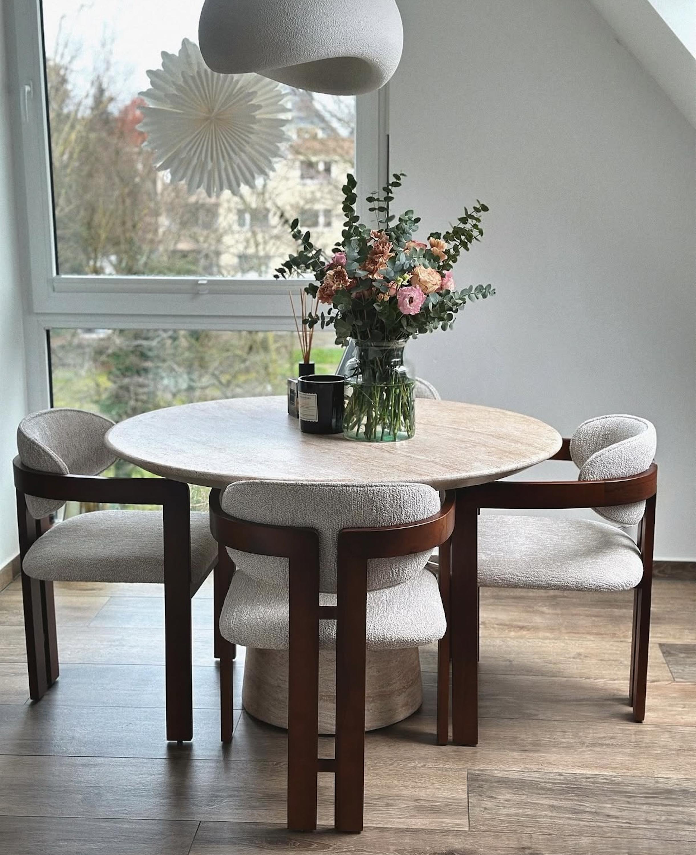 Turkish Italian Travertine Dining Round Table - Customizable Marble Round Table For Sale