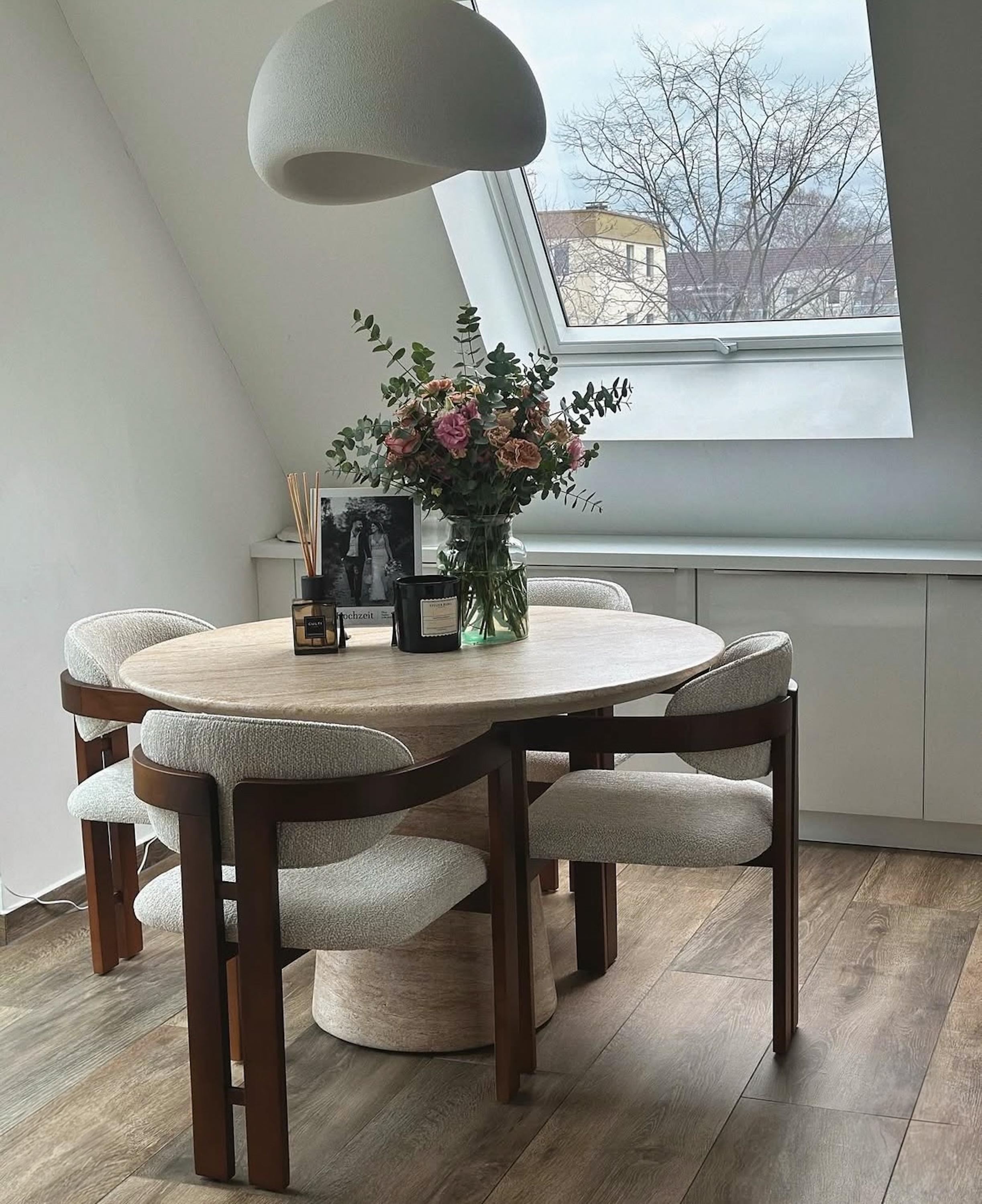 Carved Italian Travertine Dining Round Table - Customizable Marble Round Table For Sale