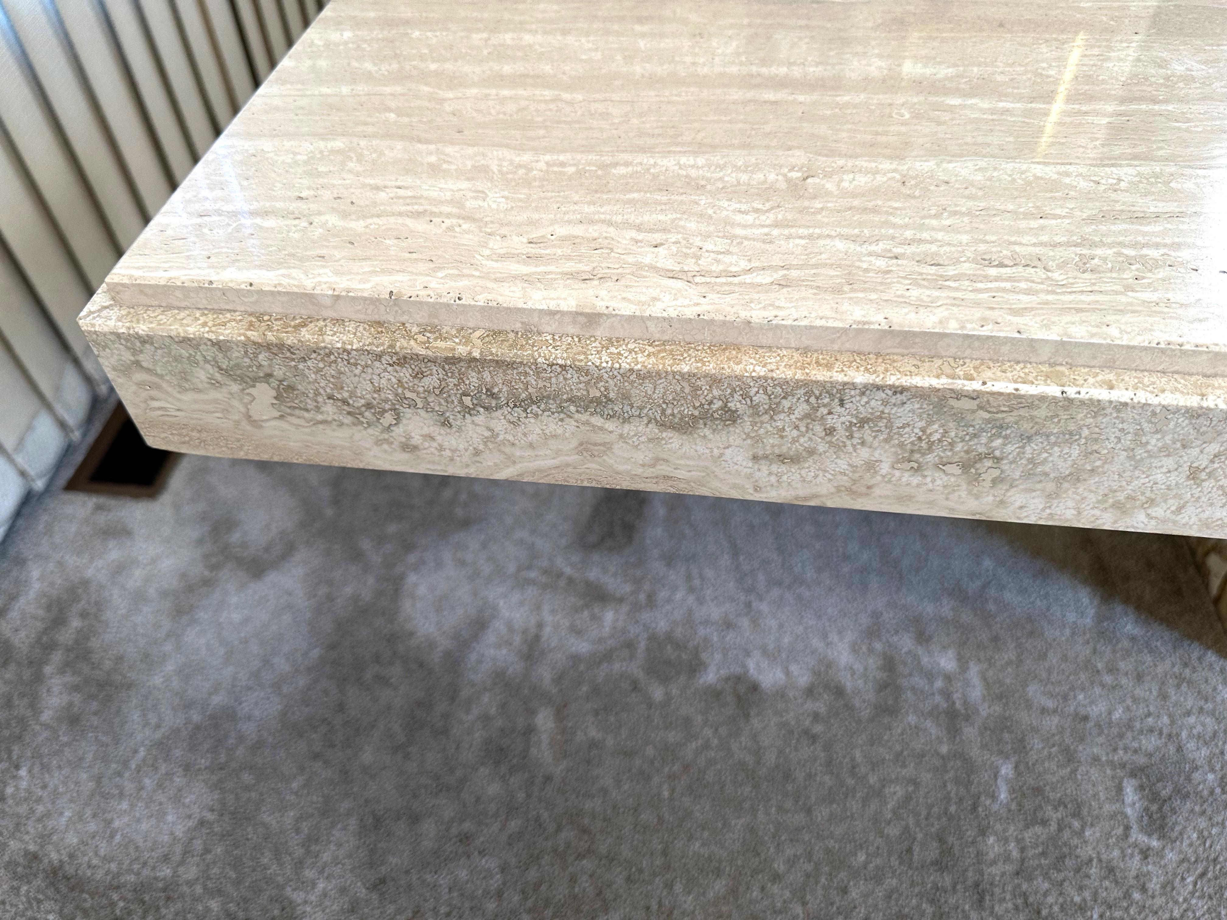 Italienischer Esstisch aus Travertin von Stone International (Ende des 20. Jahrhunderts) im Angebot