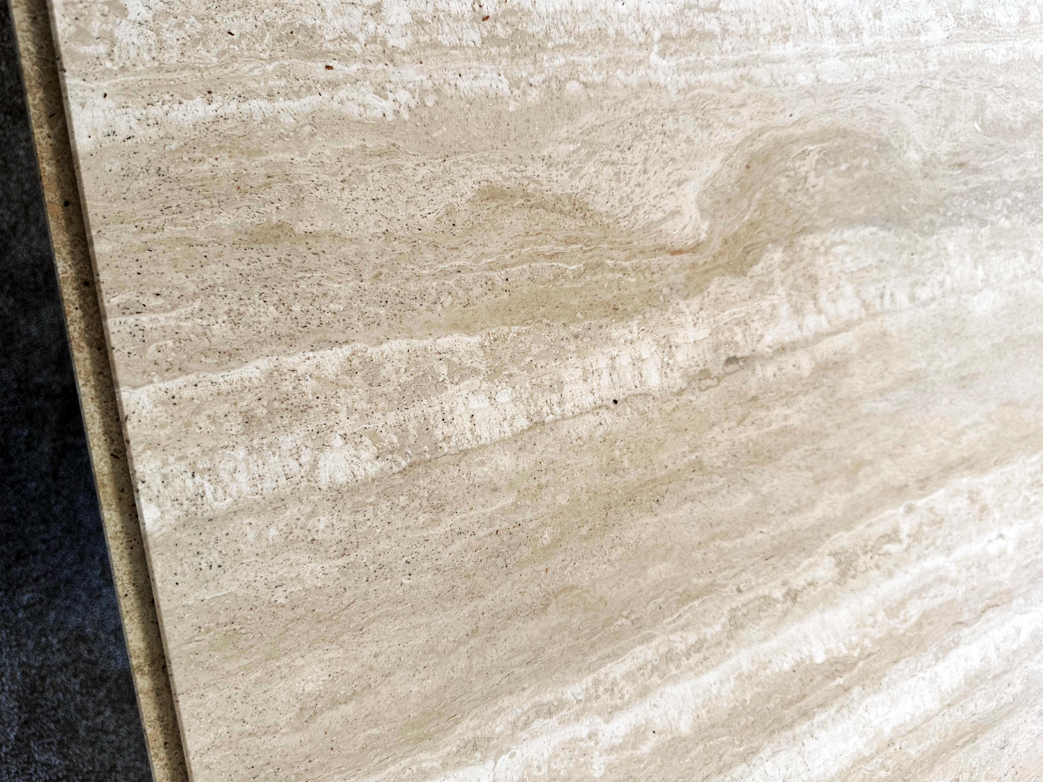 Italienischer Esstisch aus Travertin von Stone International im Angebot 2