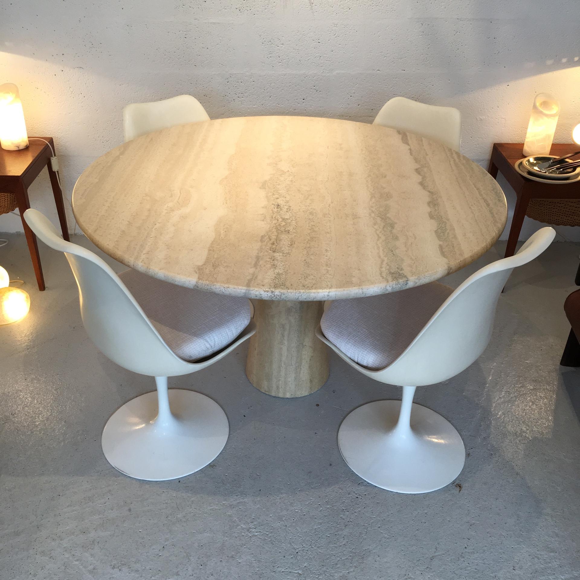 Italian Travertine Dining Table circa 1970 in the Style of Angelo Mangiarotti In Excellent Condition In Saint Ouen, Île-de-France