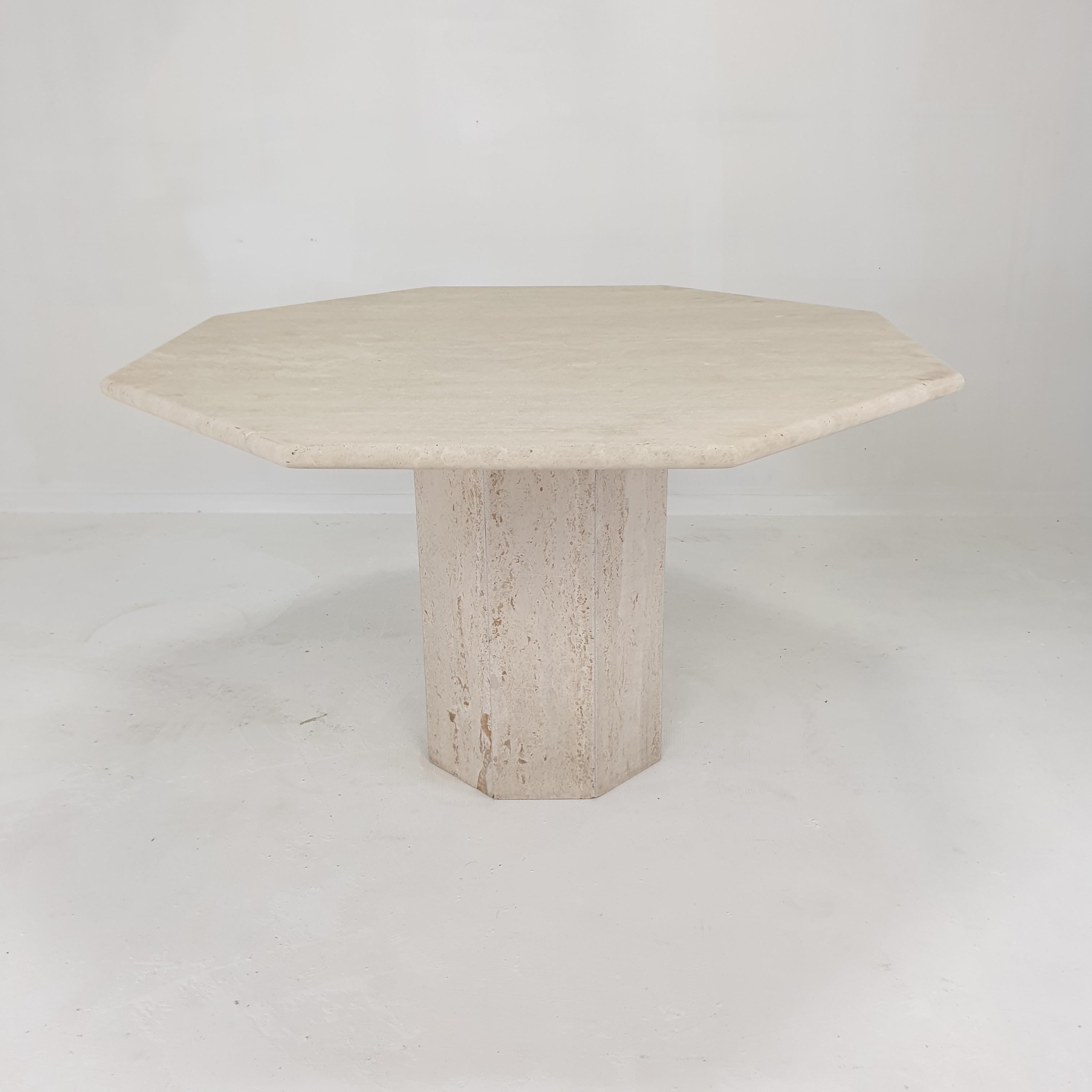 Very nice Italian dining table, it can also be used outside.
The table is made in the 70's.

It is handcrafted out of very nice travertine. 
The plate has a very beautiful rough and worn surface, it has originally been used outside.

Please take