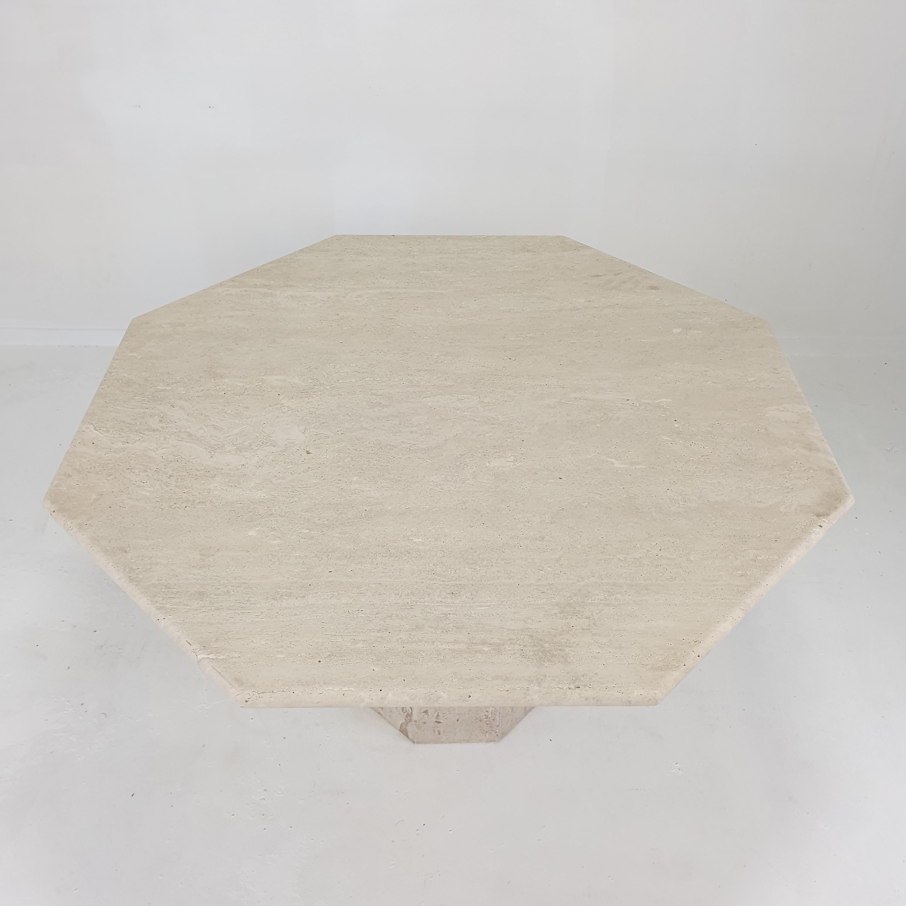 Italian Travertine Garden or Dining Table, 1970s In Good Condition For Sale In Oud Beijerland, NL