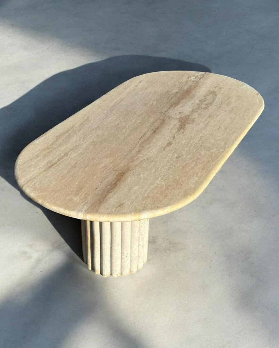 MESA DE MÁRMOL TRAVERTINO

Tipo de mármol: Travertino
Dimensiones: 190 x 90 cm (75