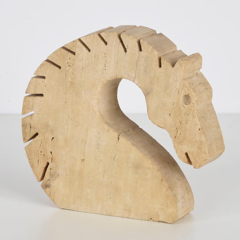 Midcentury horse sculpture made in Travertine Marble, made by Fratelli Mannelli. Wondeful piece to enrich an ambient.

 