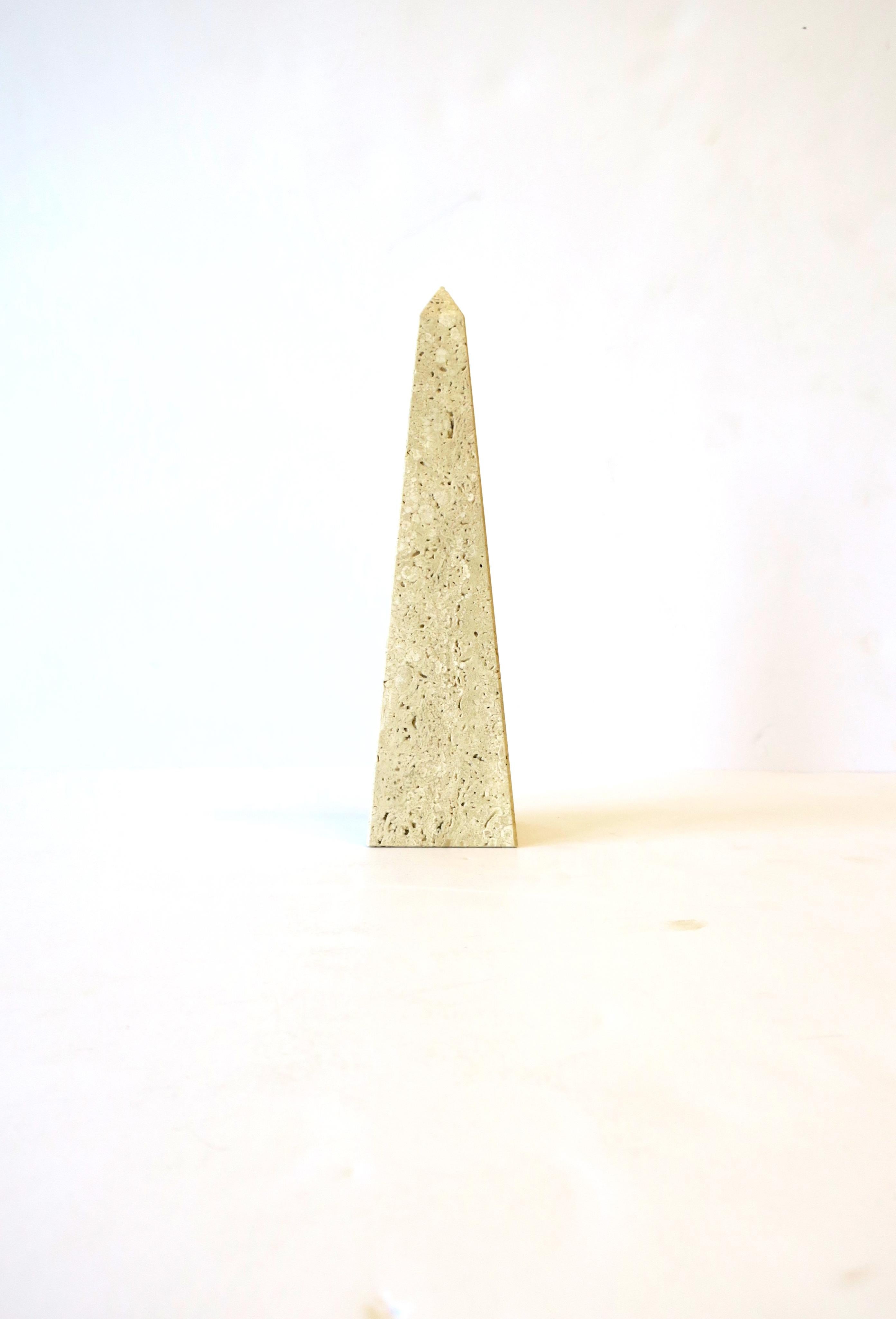 A beautiful Italian travertine marble Obelisk, in the Modern style, circa 1970s, Italy. A great decorative object for a shelf, credenza, office, library, cocktail table, etc. Very good condition as shown in images. Dimensions: 8.5