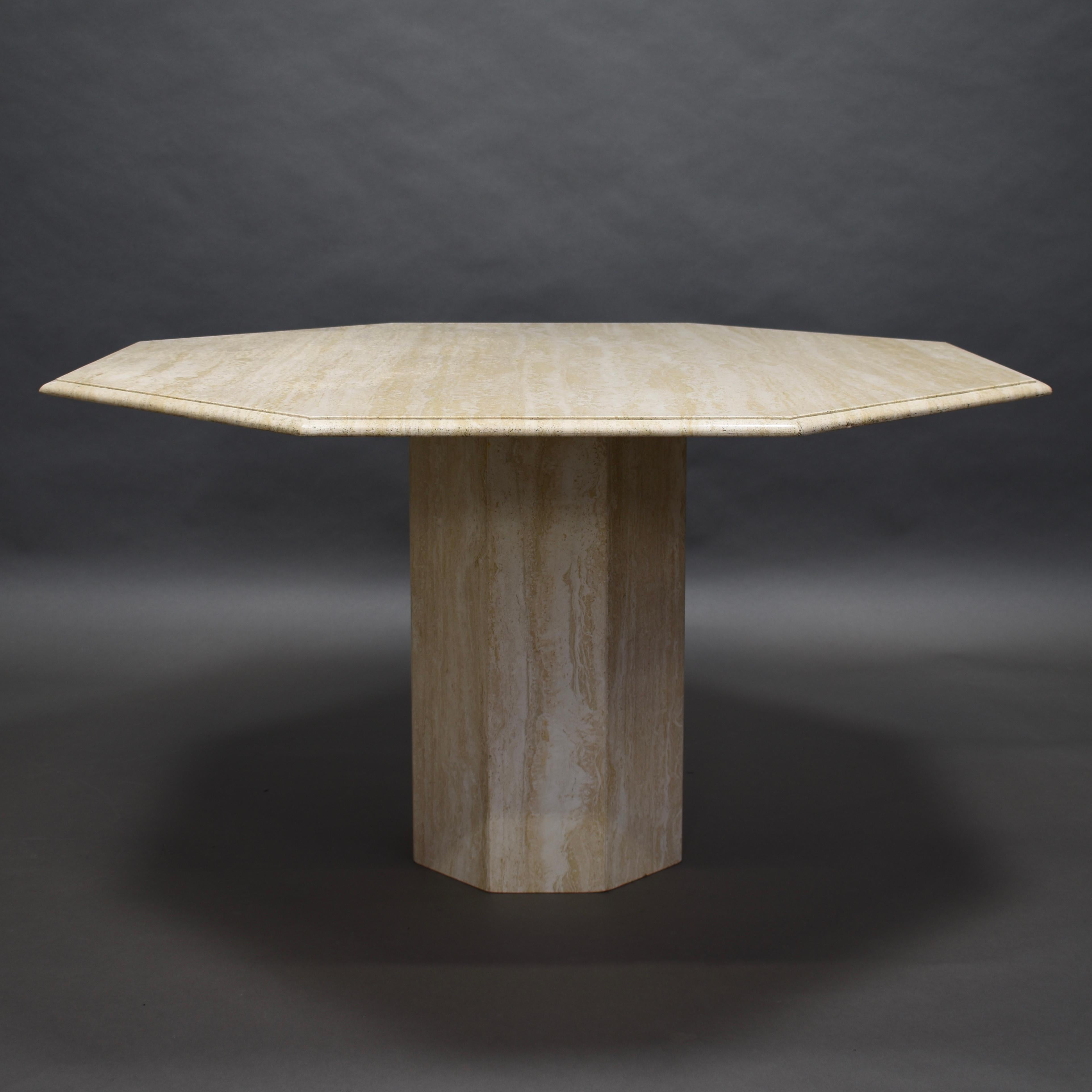 Elegant Italian travertine marble dining table from the 1970s.
The table is in very good condition with a few small damages to the edge of the table (see images).
Both the tabletop and base are octagonally shaped. The tabletop has a beautiful edge