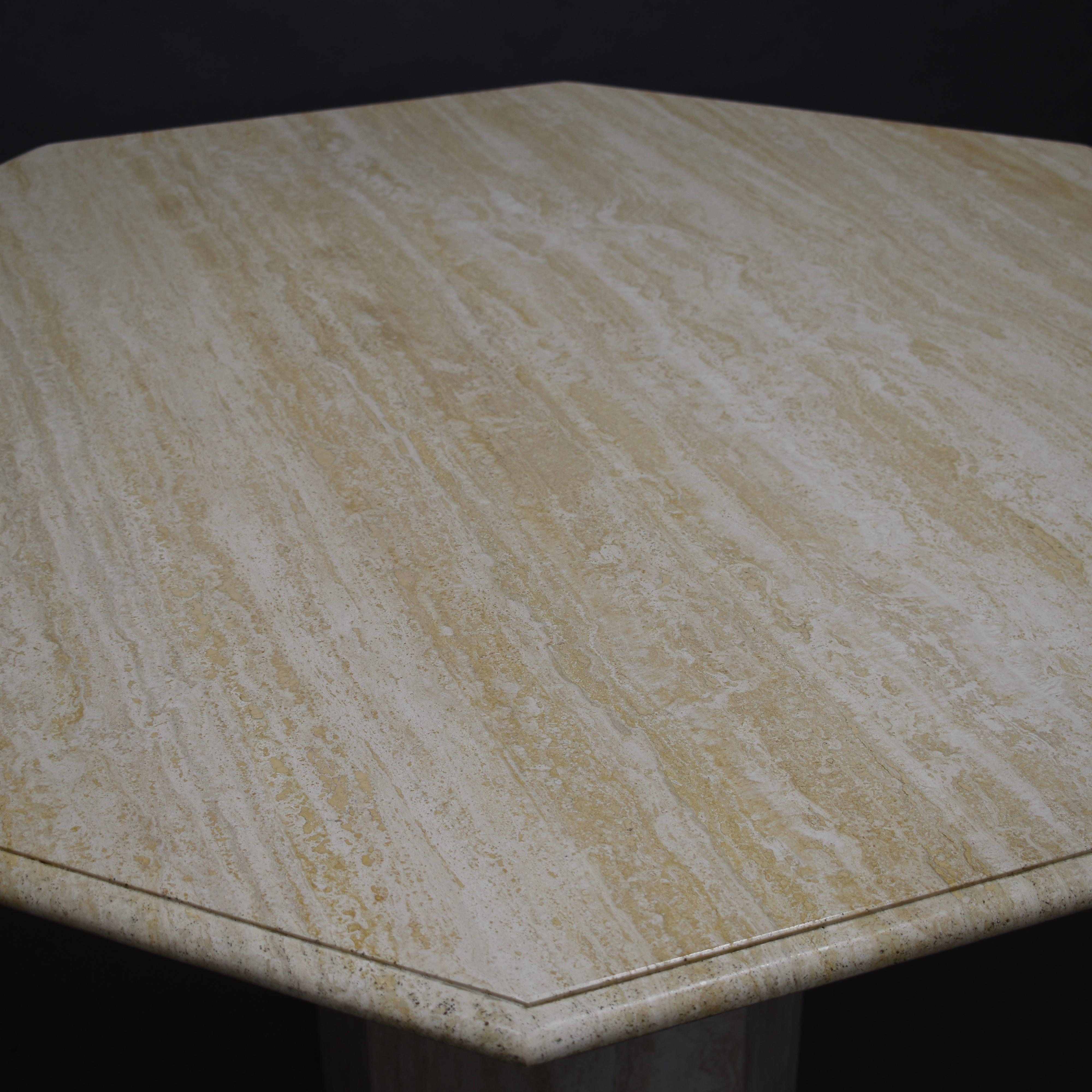 Mid-Century Modern Italian Travertine Marble Round Dining Table, circa 1970 For Sale
