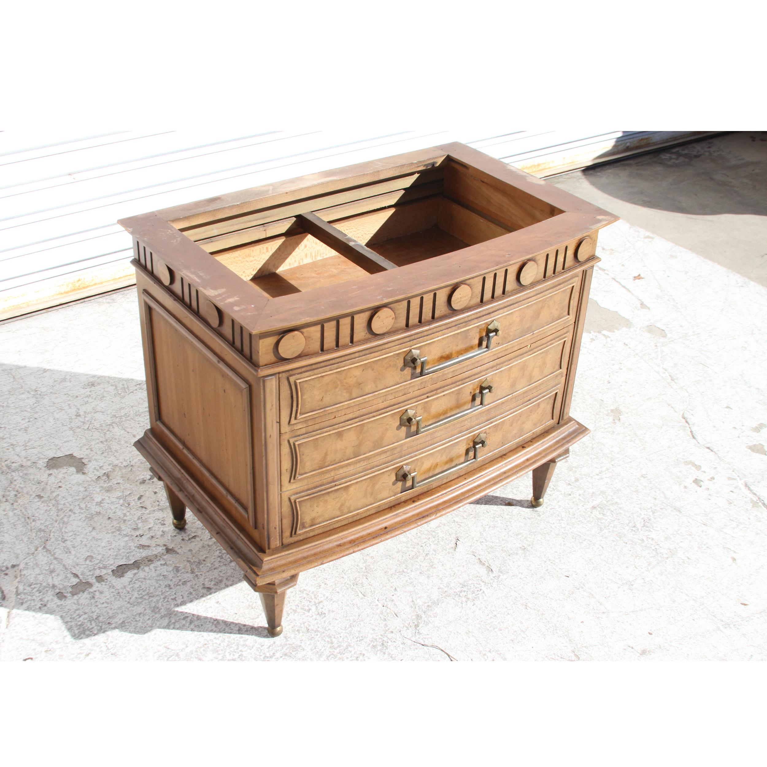 Louis XV Italian travertine marble top nightstands For Sale