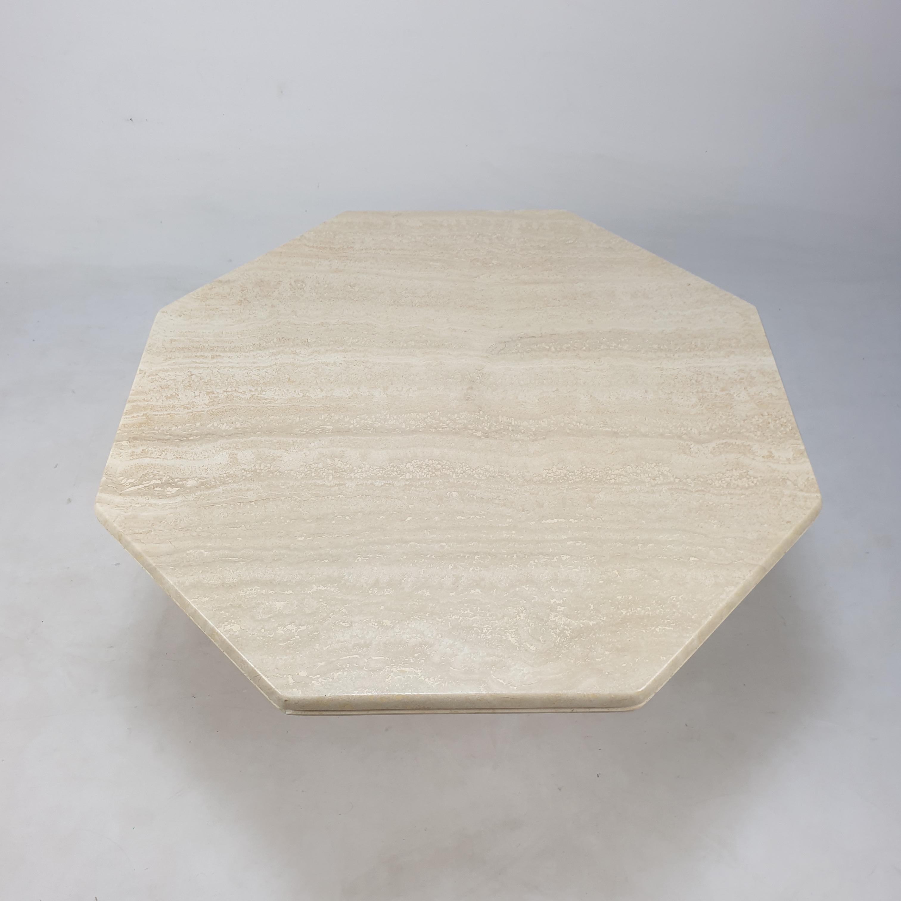 Italian Travertine Octagon Coffee Table, 1980s In Good Condition For Sale In Oud Beijerland, NL